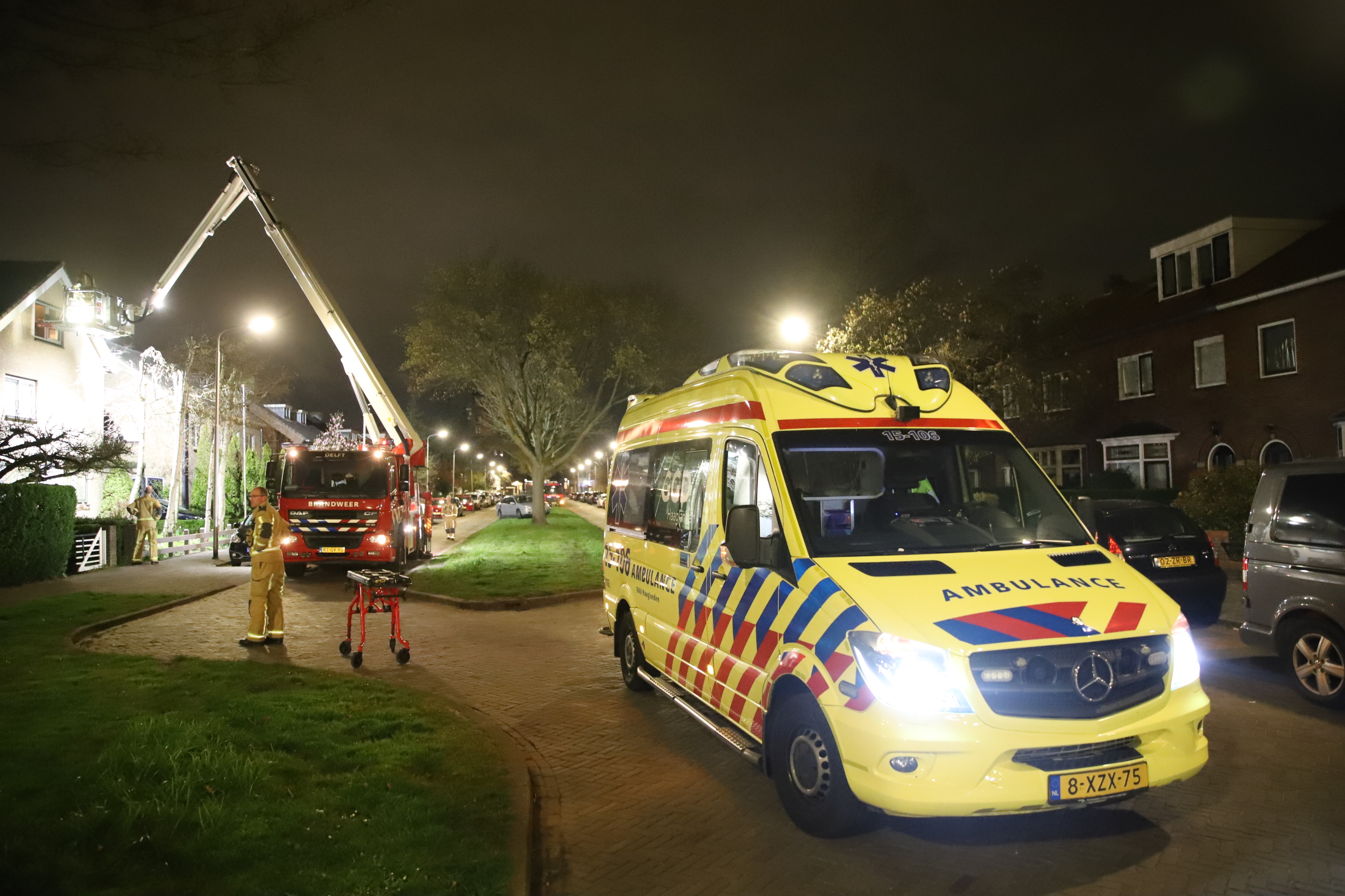 Hulpdiensten rukken uit voor medische noodsituatie in woning Julianalaan Pijnacker