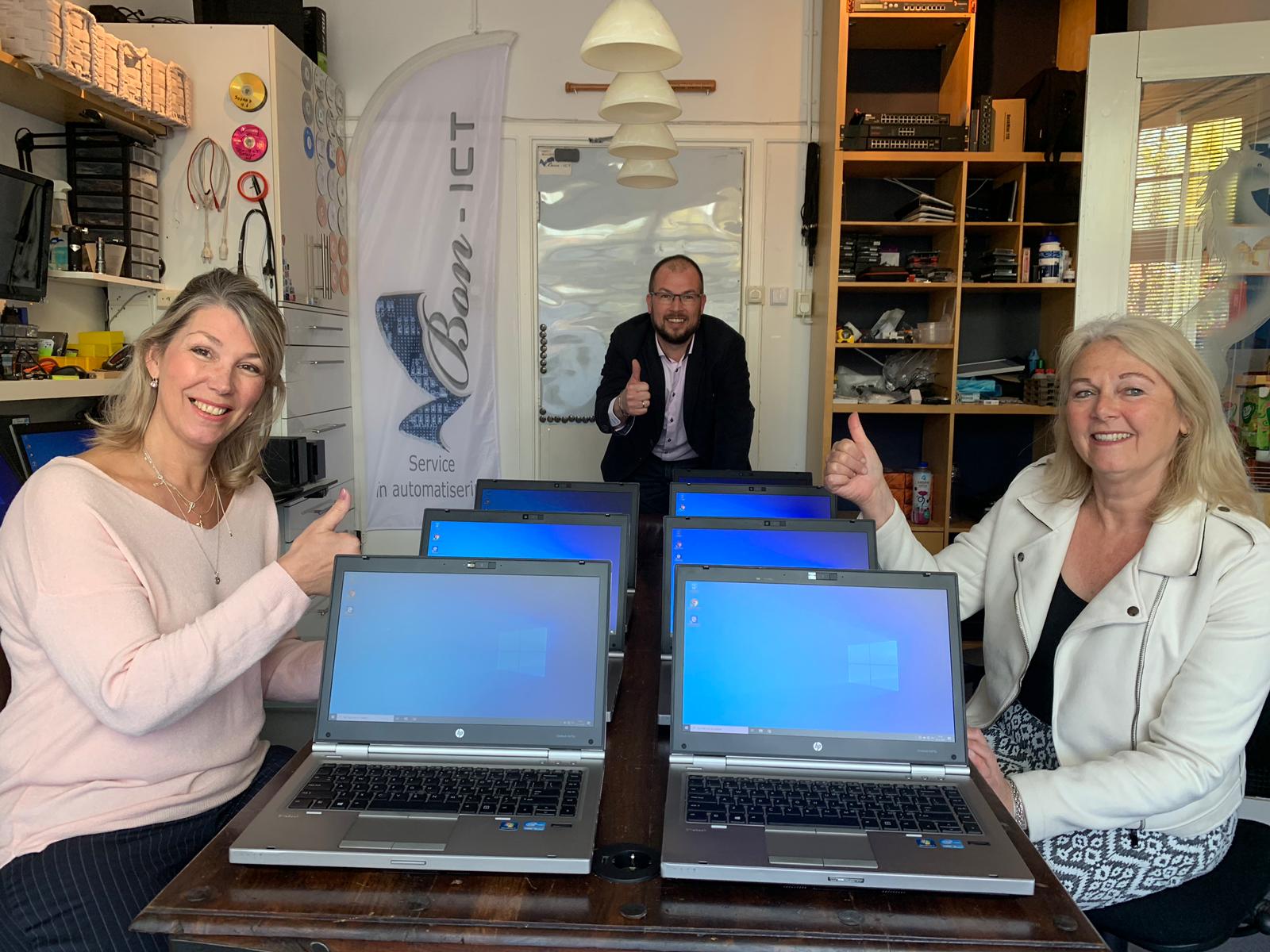 30 laptops voor kinderen die thuis geen computer hebben