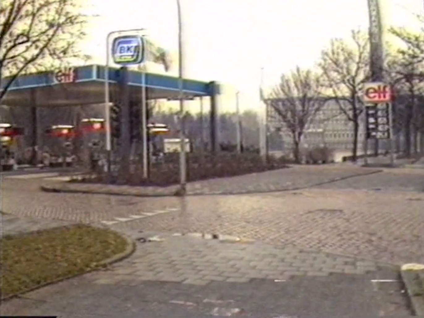 [VIDEO] De gemeente wilde een schouwburg bouwen, maar er stond een benzinestation in de weg