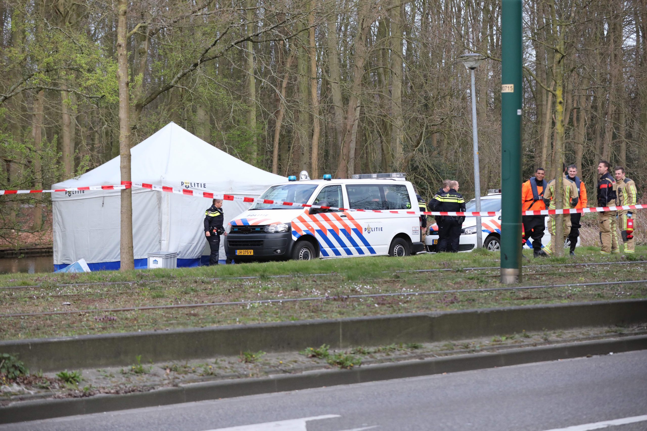 Overleden vrouw gevonden in water Burgemeester Elsenlaan