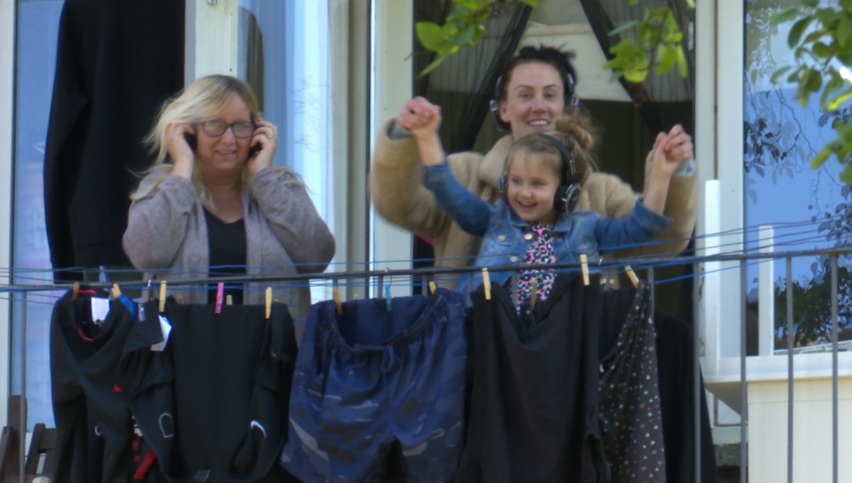 [VIDEO] Silent Disco is groot succes in Muziekbuurt