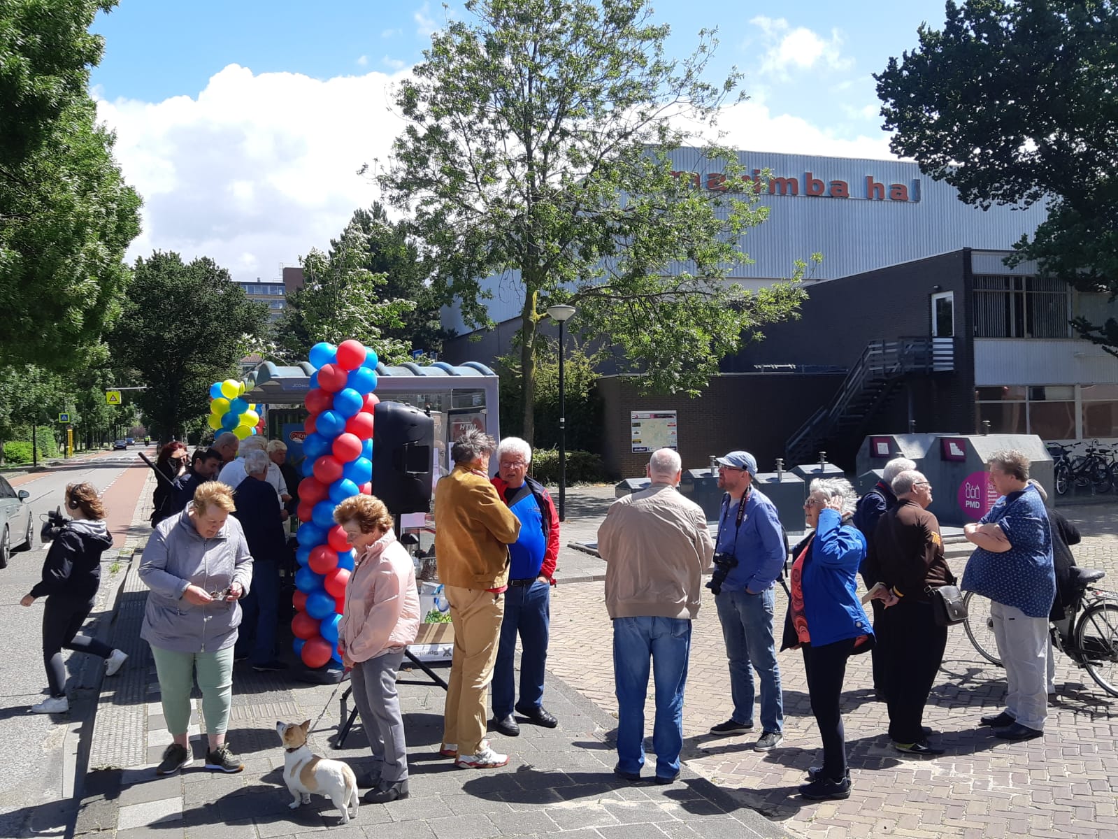 [VIDEO] Feest vanwege terugkeer bus in Muziekbuurt