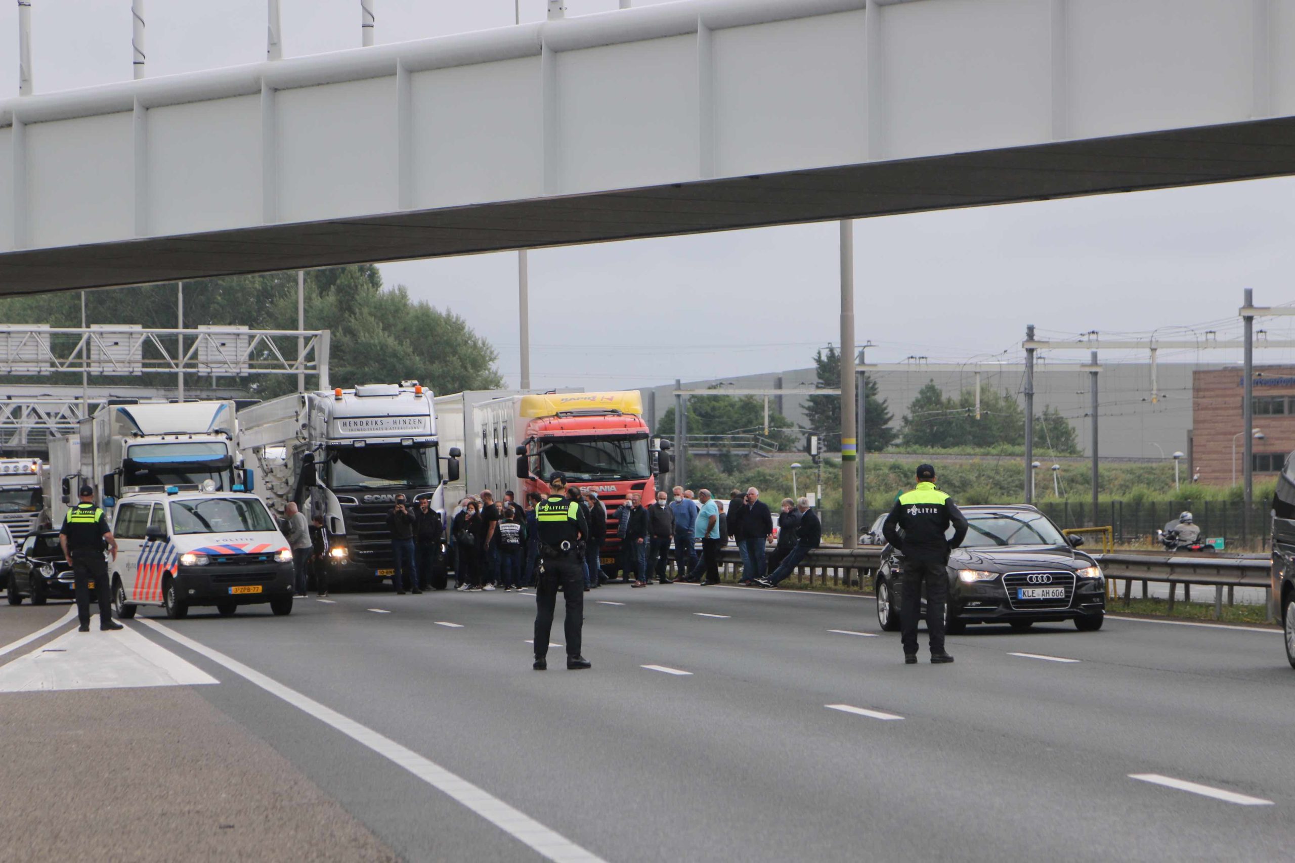 Kermisexploitanten blokkeren A12 bij Nootdorp Kermisexploitanten blokkeren A12 bij Nootdorp