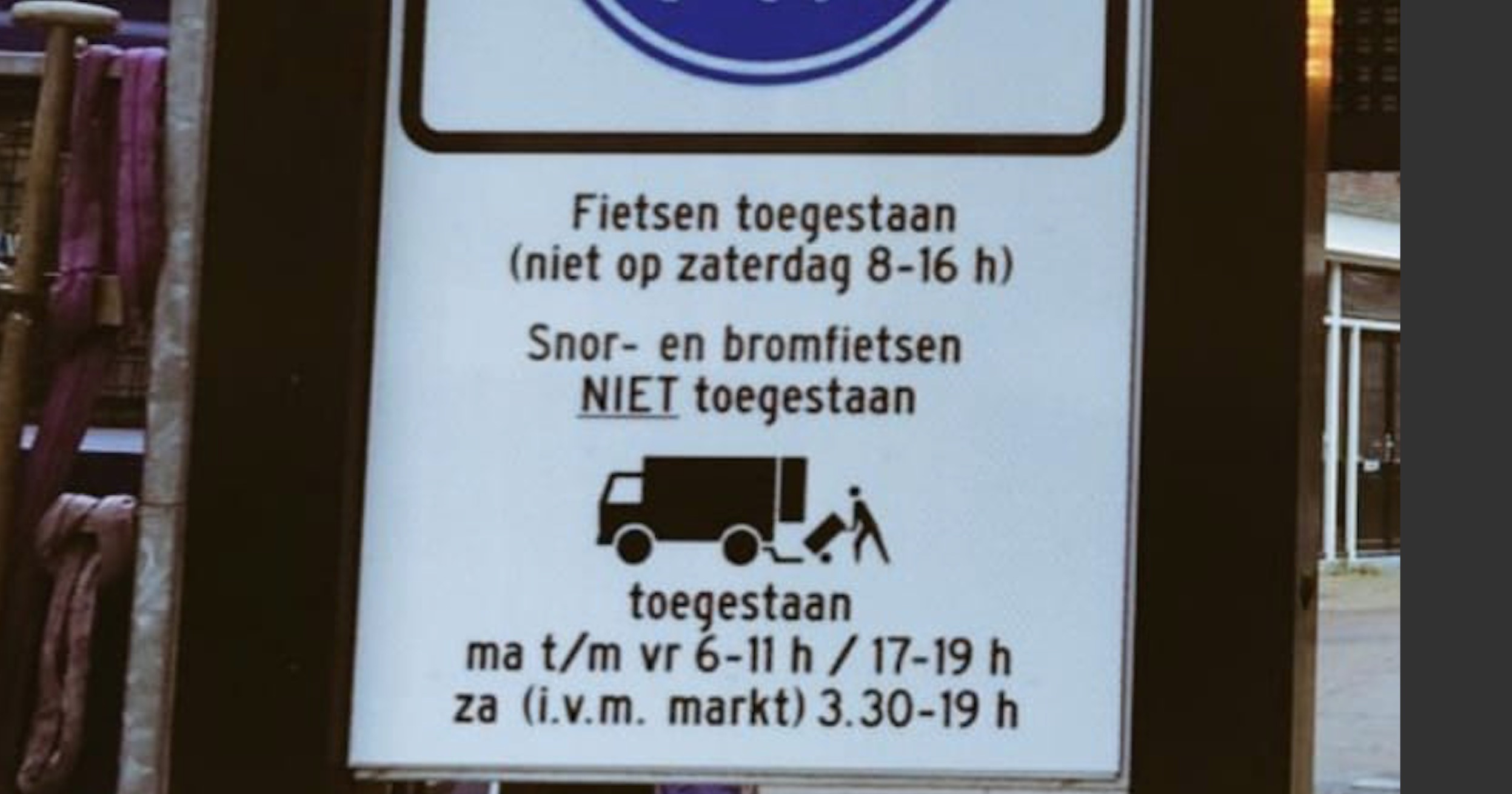 Fietsen in Herenstraat is vanaf nu verboden tijdens de zaterdagmarkt