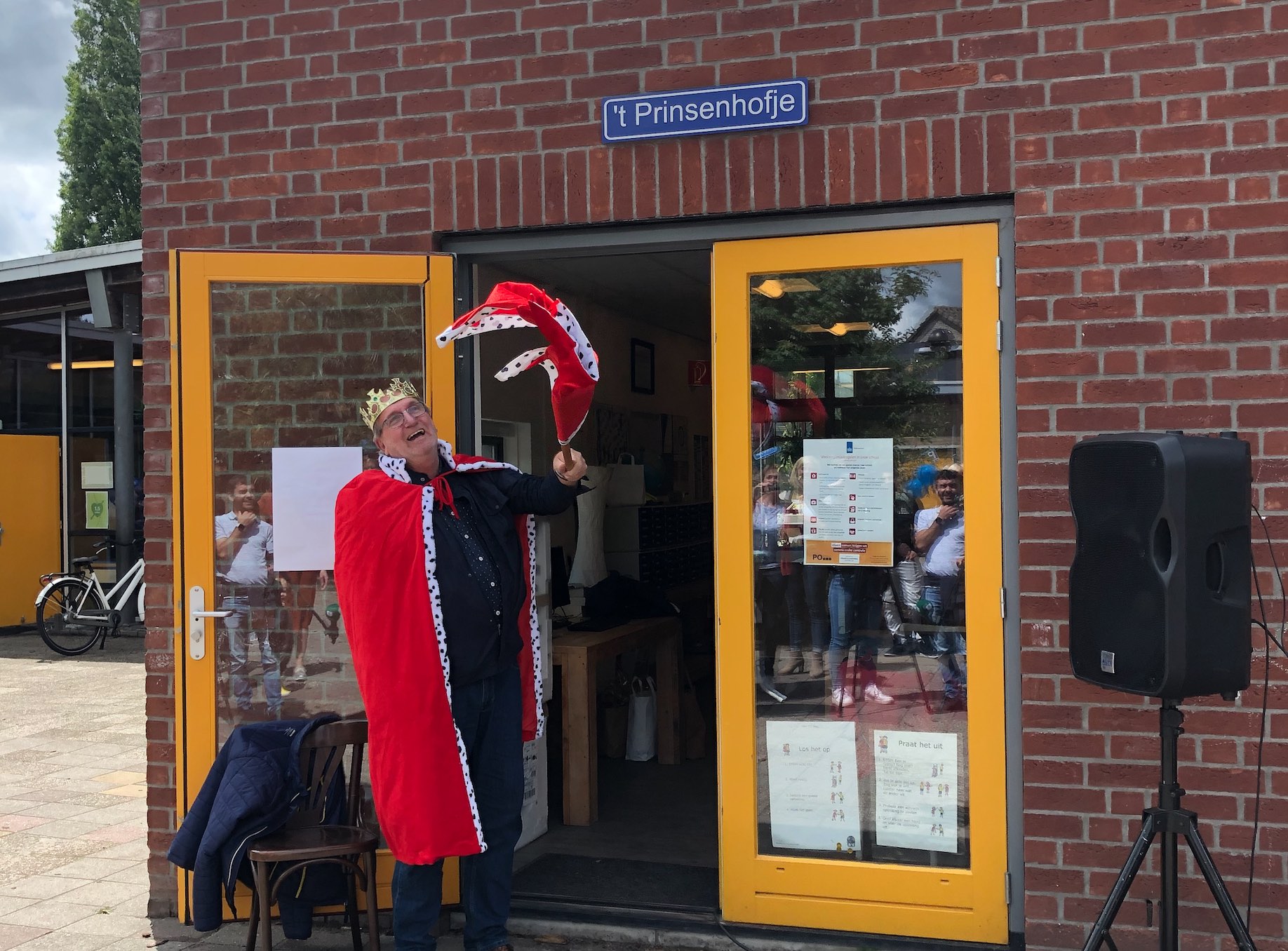 [VIDEO] Erehaag voor directeur Marcel Prins van Sint Jozefschool