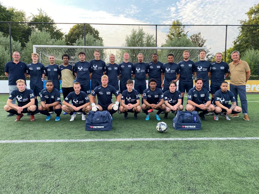 Nieuwe trainingskleding voor seniorenselectie Vredenburch