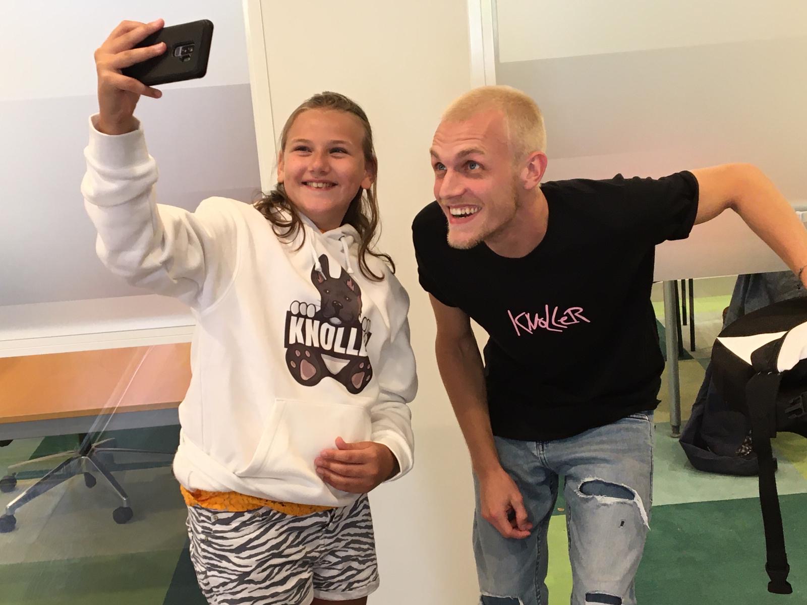 [FOTO] YouTube ster Milan Knol houdt Meet & Greet in Rijswijk