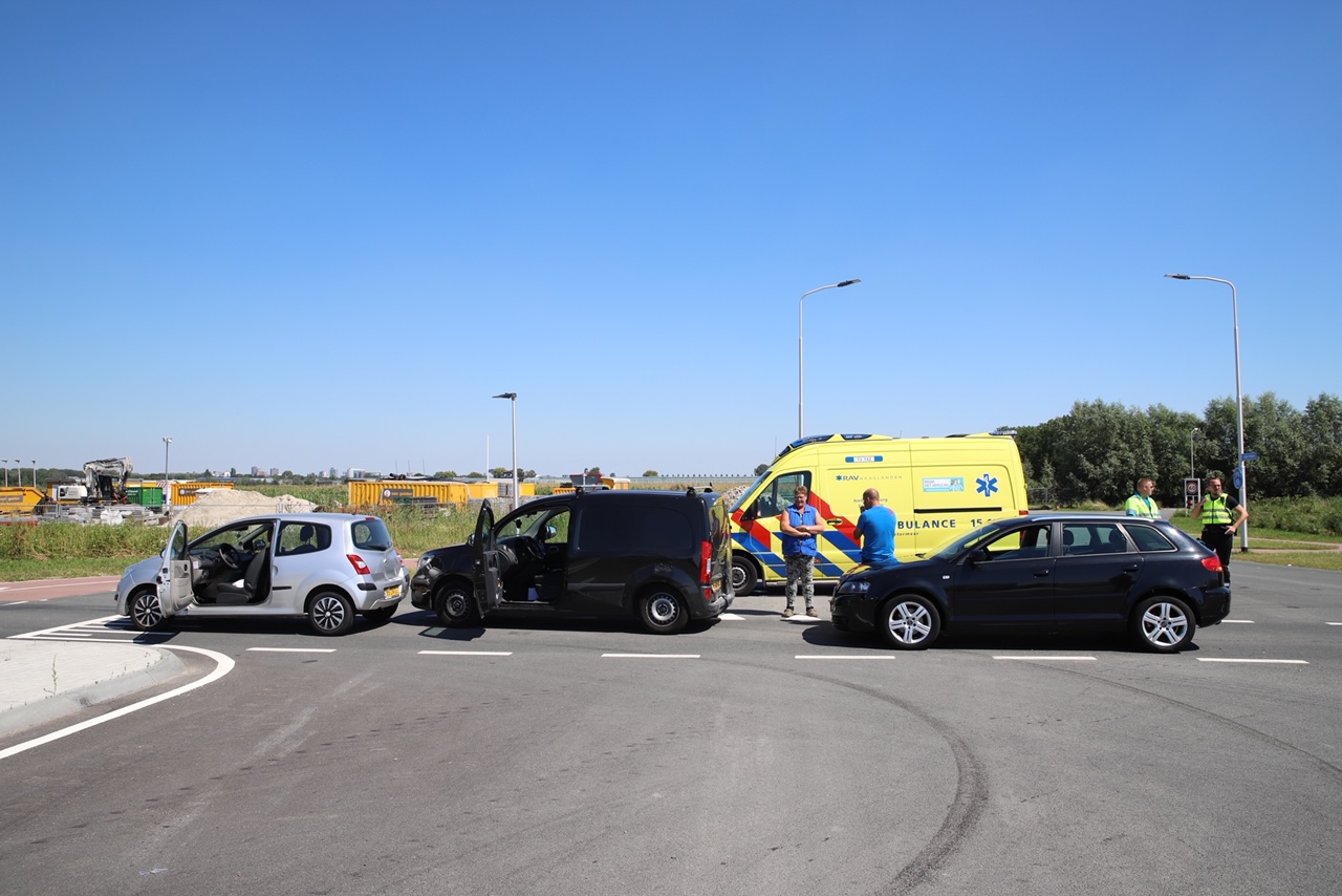 Gewonden bij kop-staart aanrijding Zijdeweg Pijnacker