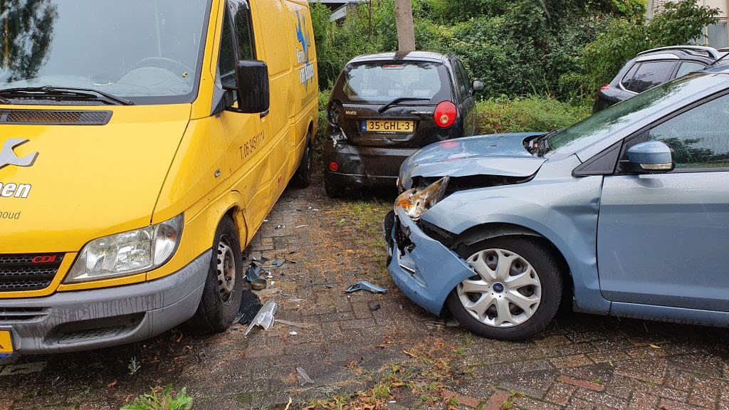 Veel schade door eenzijdig ongeval Spaerwoude Pijnacker