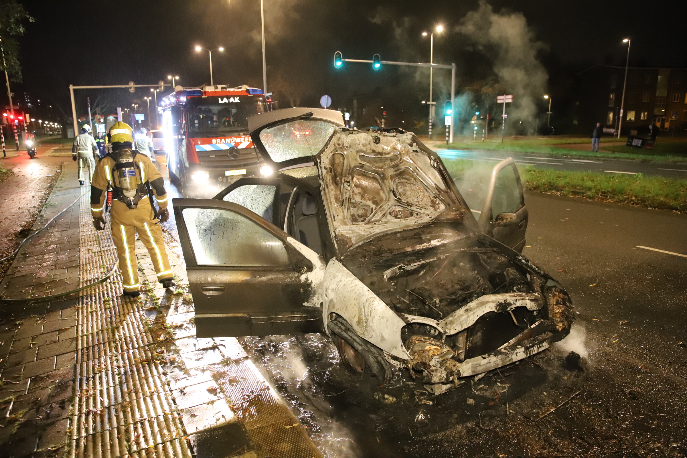 Auto vliegt in brand tijdens het rijden aan Prinses Beatrixlaan Rijswijk