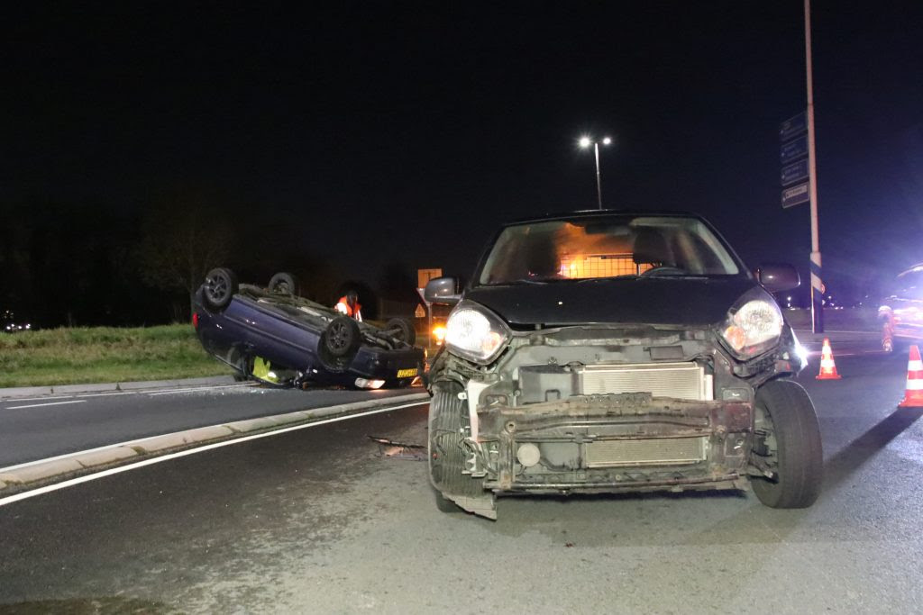 Auto belandt op zijn kop na botsing op N470 in Pijnacker