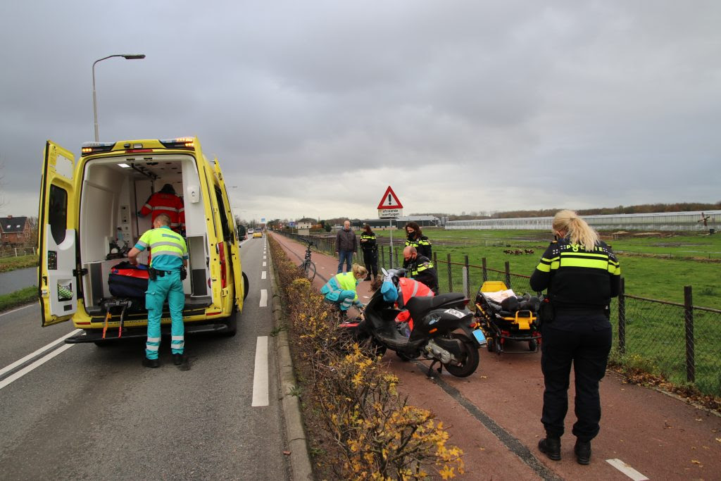 Scooterrijder zwaargewond na val Katwijkerlaan
