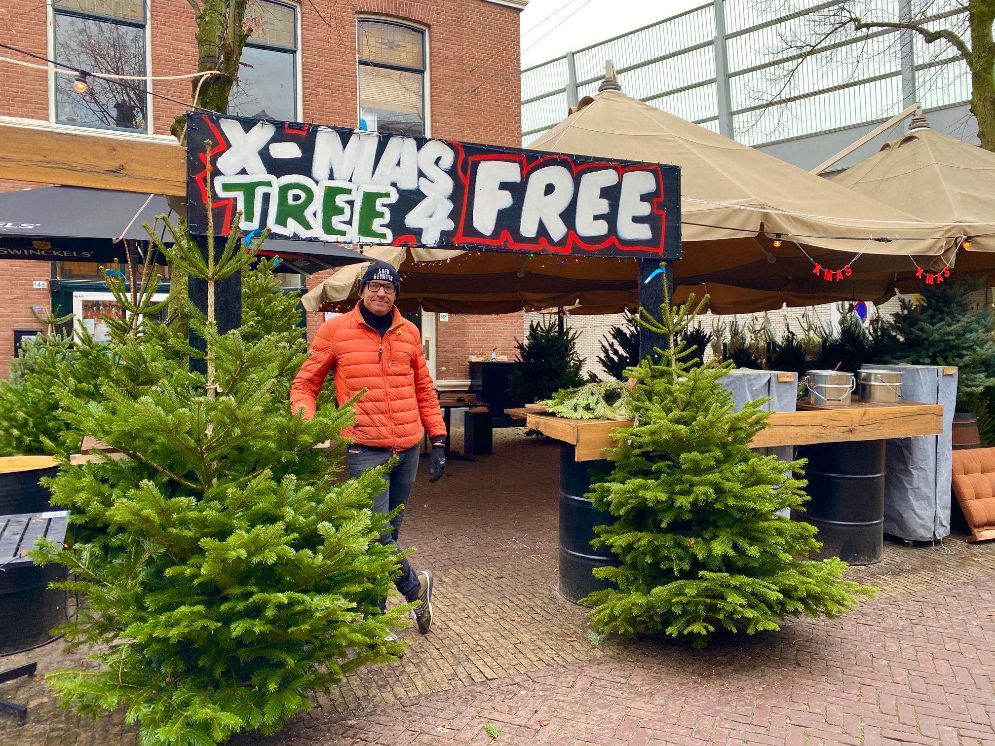 [VIDEO] Shop een gratis kerstboom in Voorburg en koop er een restaurantbon bij