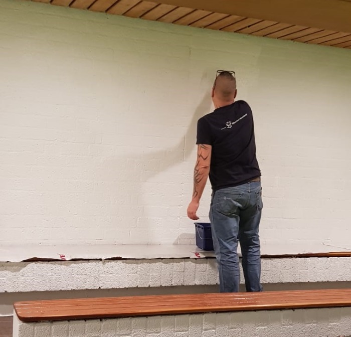 Lik verf voor gesloten sporthal Het Baken