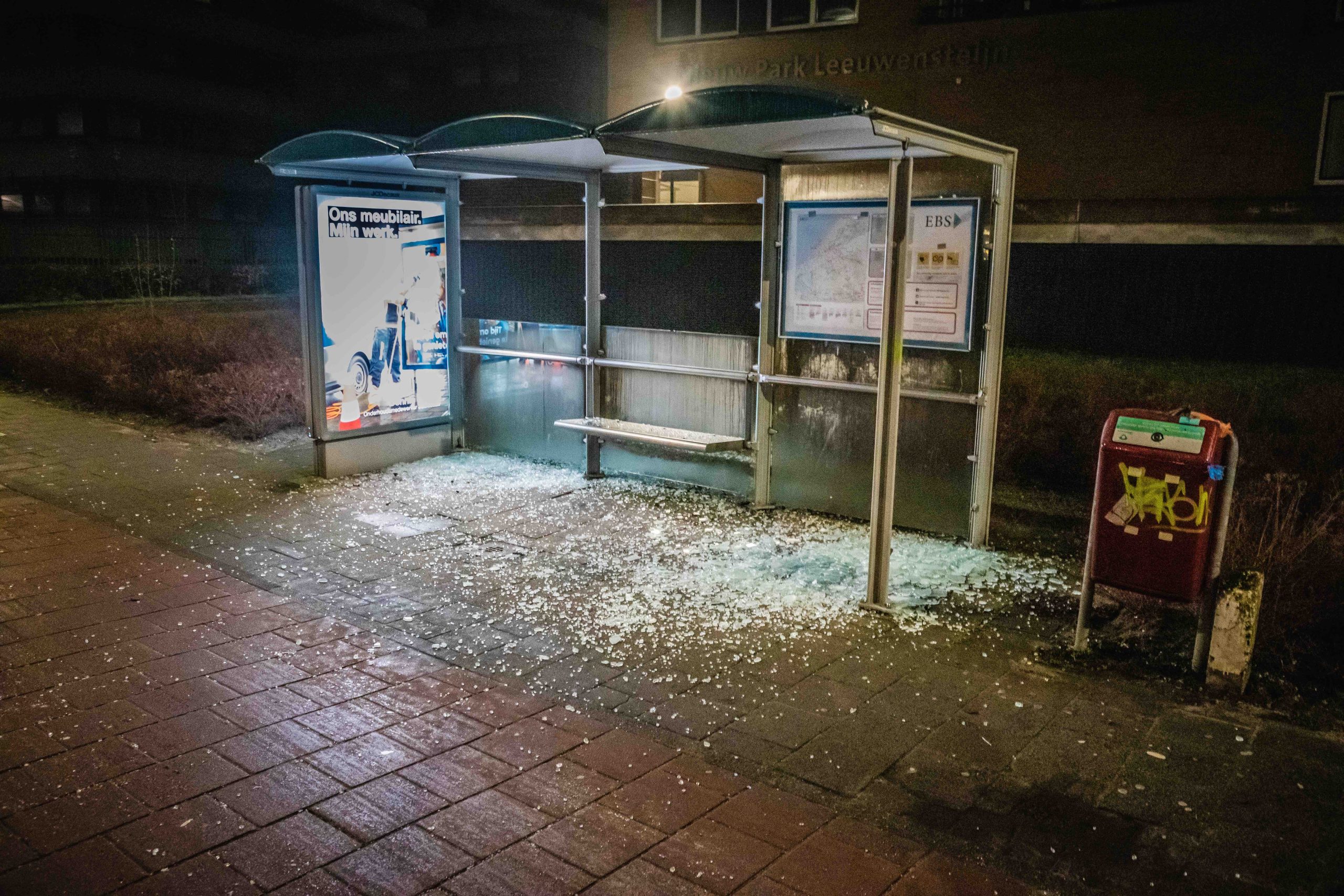 Bushokjes vernield aan het Oosteinde in Voorburg Bushokjes vernield aan het Oosteinde in Voorburg