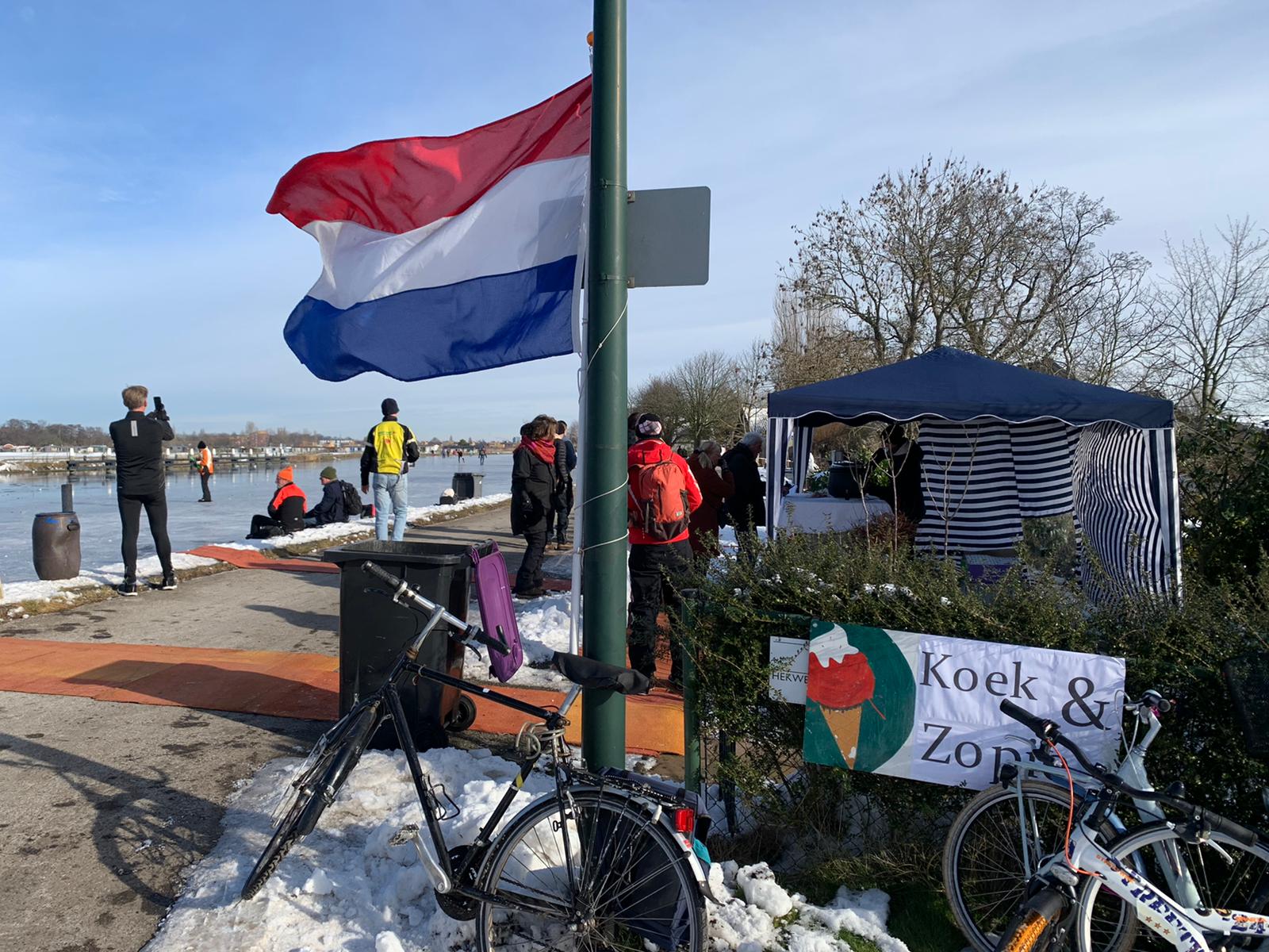 [FOTO] Laatste ijsdag verloopt gezellig op de Vliet met warme choco en erwtensoep