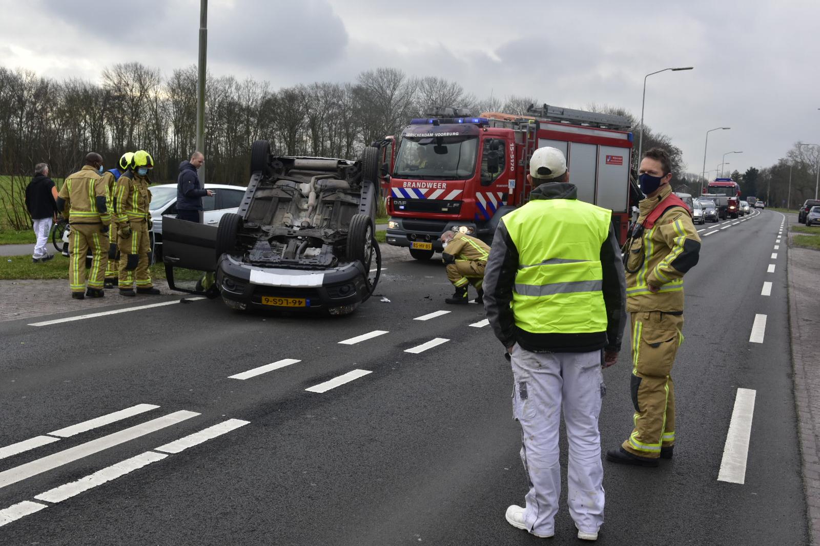 Flinke ravage na ongeval op N447 Leidschendam