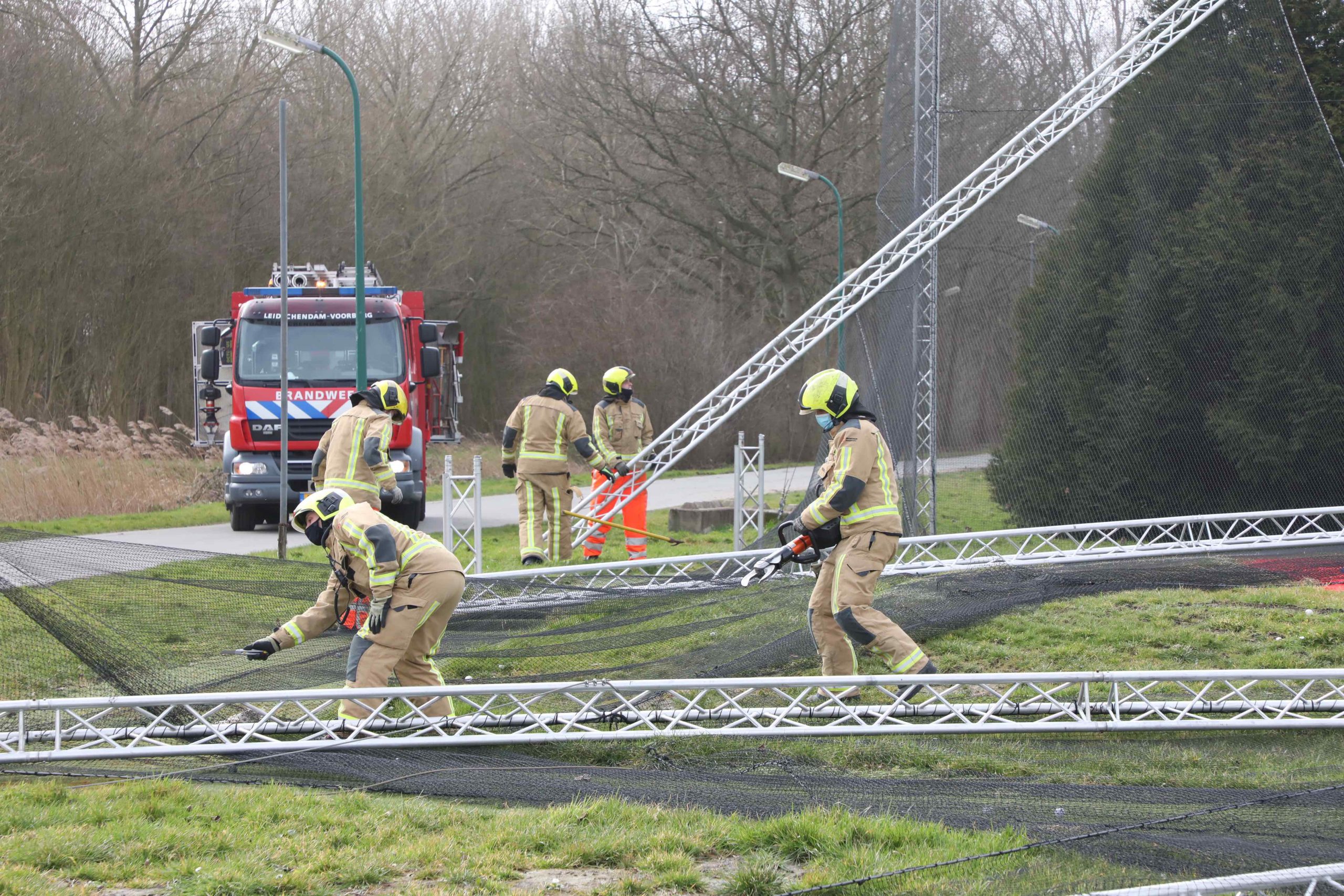 Vangnetinstallatie Golfpark de Star ingestort door storm tijdens golfsessie