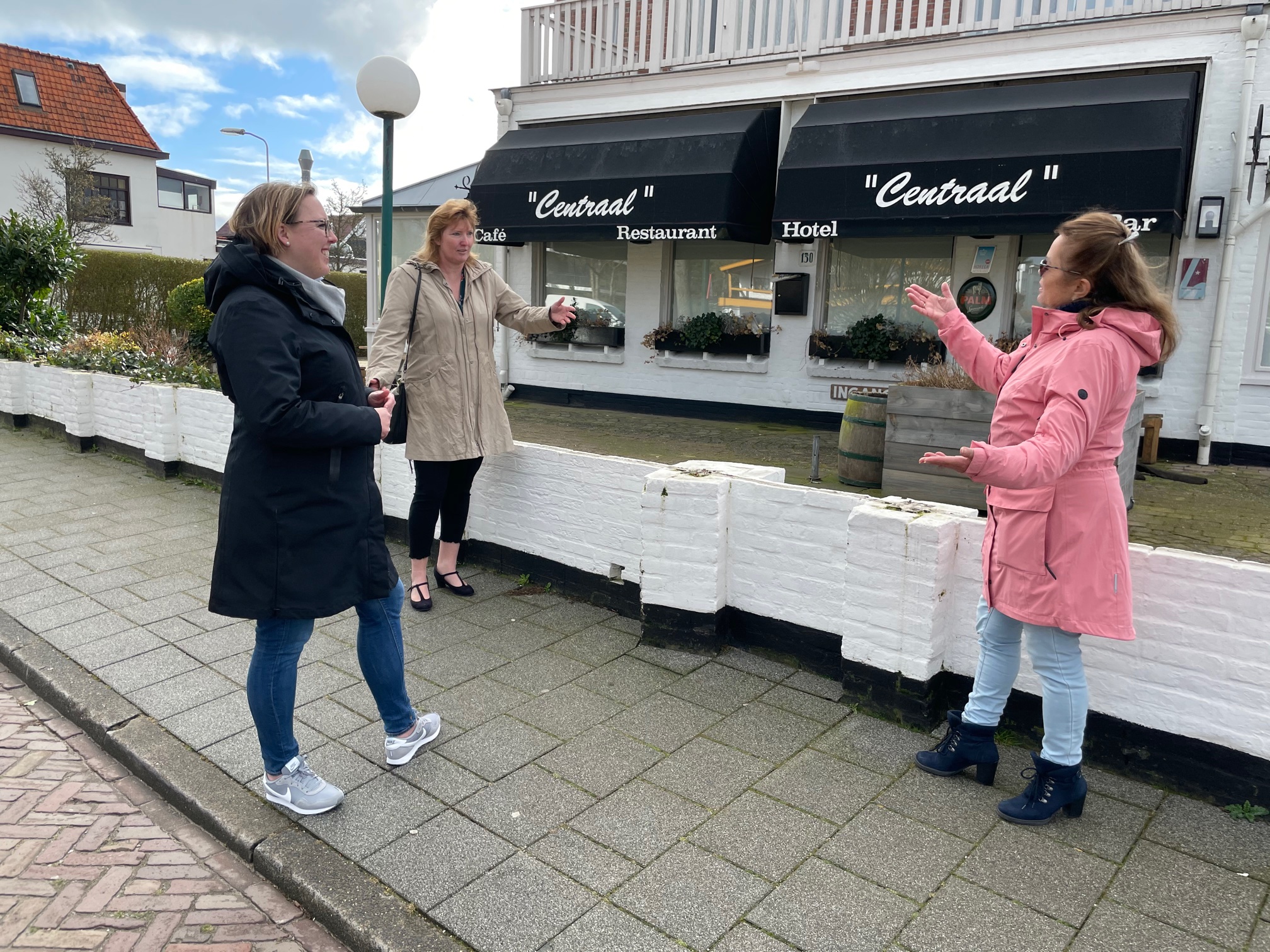 [VIDEO] Bewoners Broekweg ontevreden over Poolse gasten in Hotel Centraal