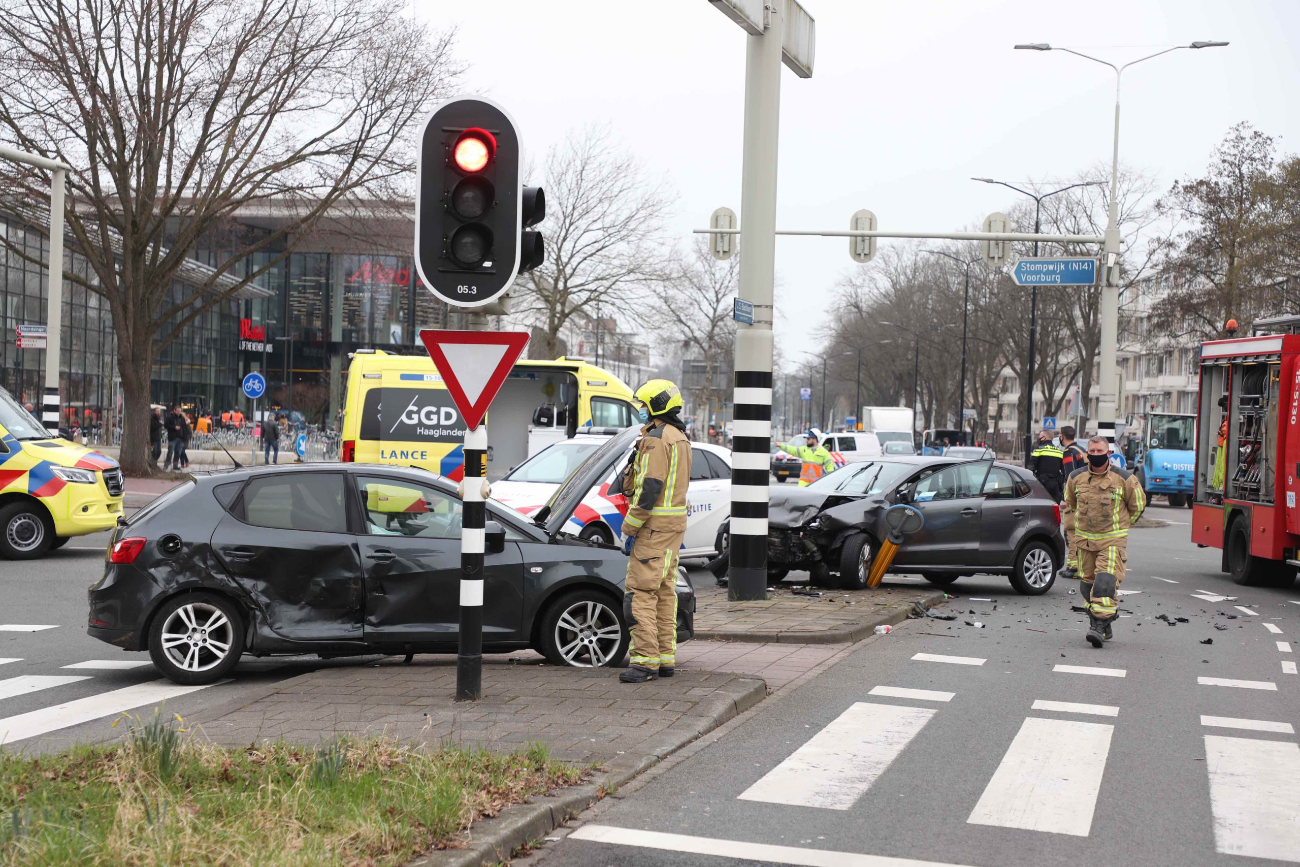 Flink ongeval op Noordsingel Leidschendam met bizar veel hulpdiensten
