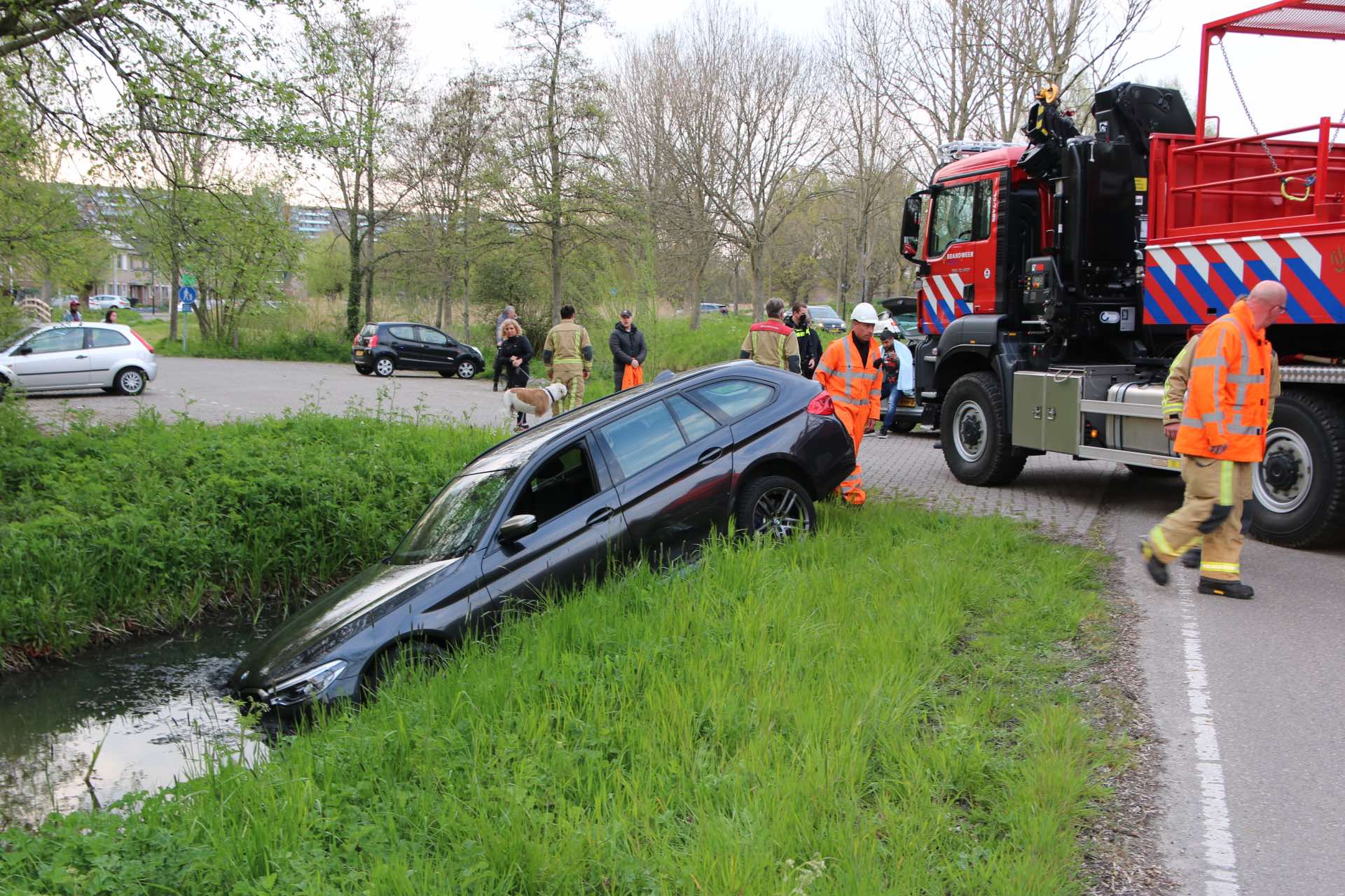 Bestuurder raakt te water na aanrijding Van der Kooijweg Rijswijk