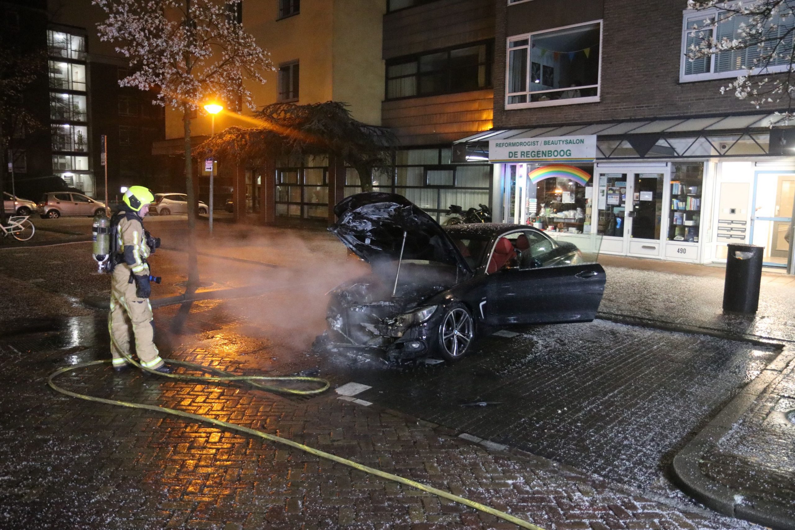 Twee auto’s in brand gestoken aan Huis te Landelaan