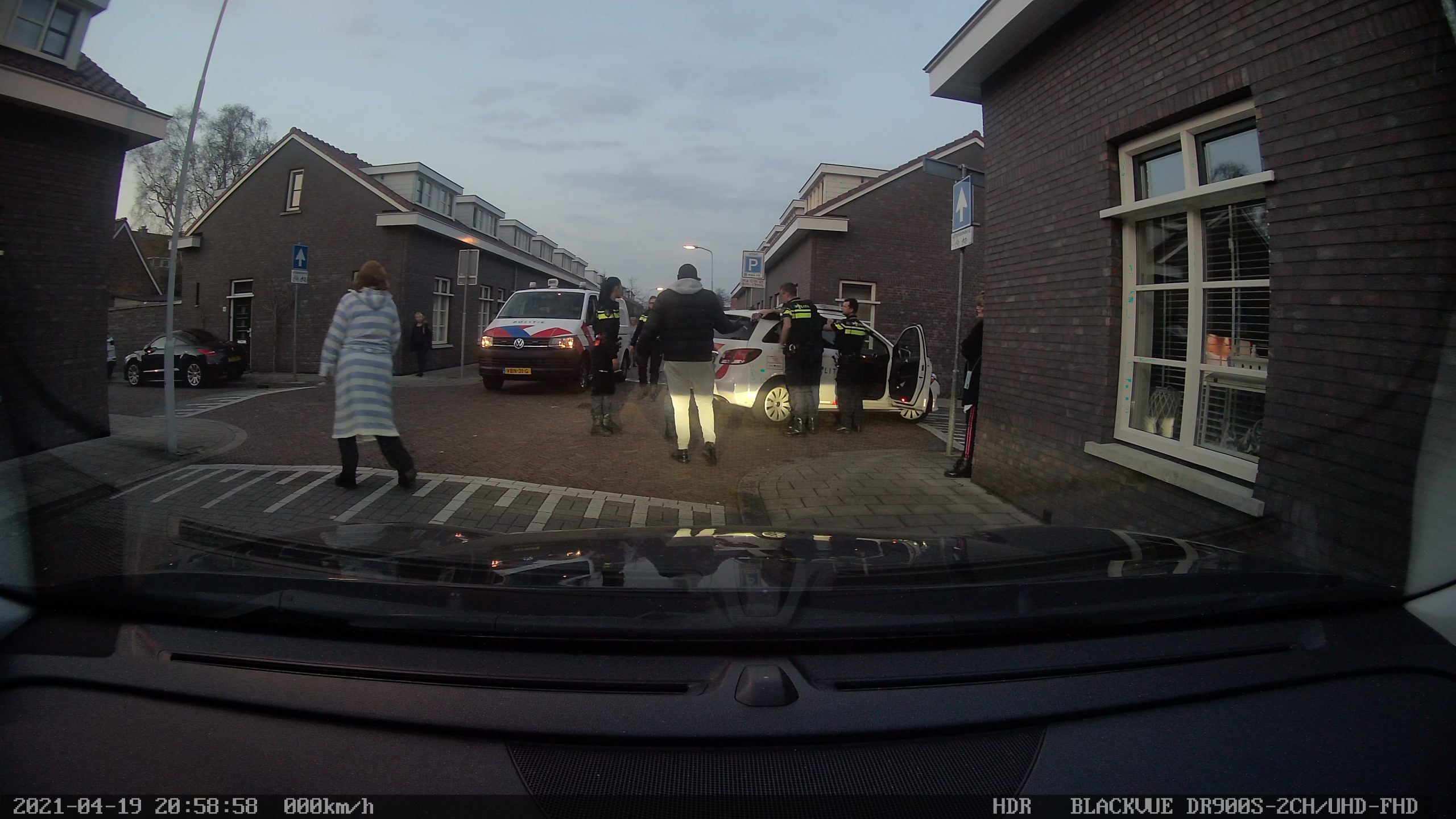 Man slaat tegen politieauto en wordt aangehouden in Voorburg