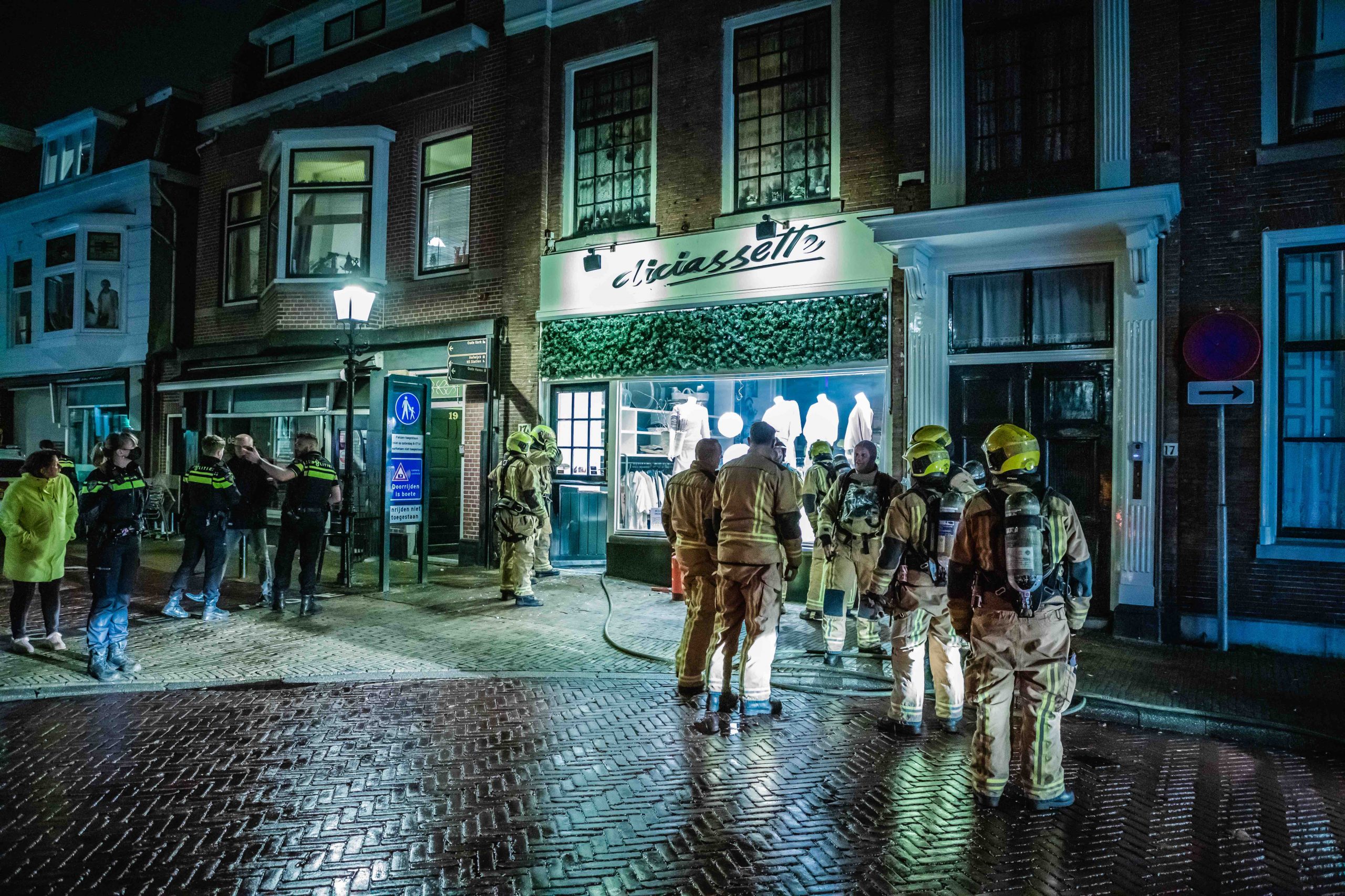 Grote brand bij winkel in Herenstraat Voorburg voorkomen door oplettende passant