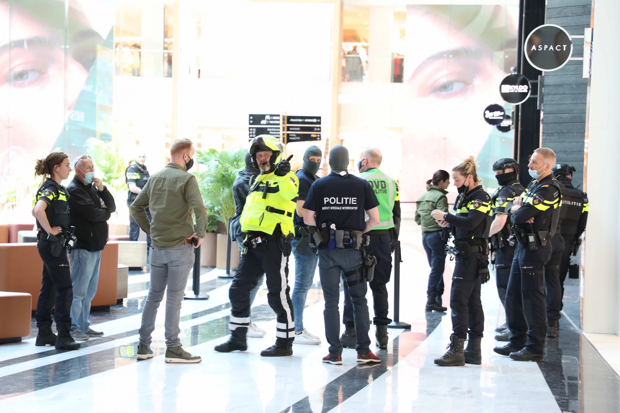 Man met keukenmes aangehouden in Mall of the Netherlands
