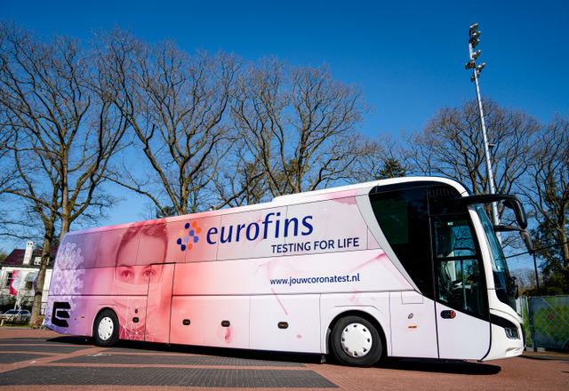 [VIDEO] Corona testbus kan 200 testen per dag doen