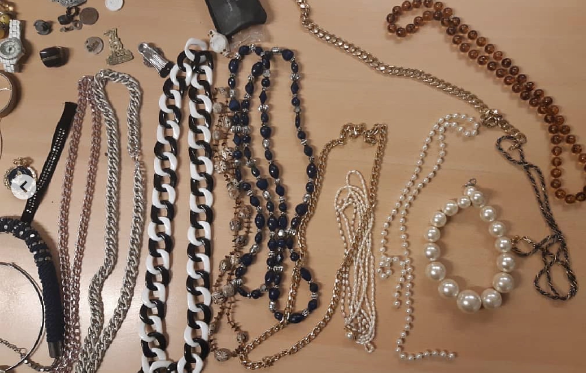 Politie vindt sieraden die vermoedelijk gestolen zijn