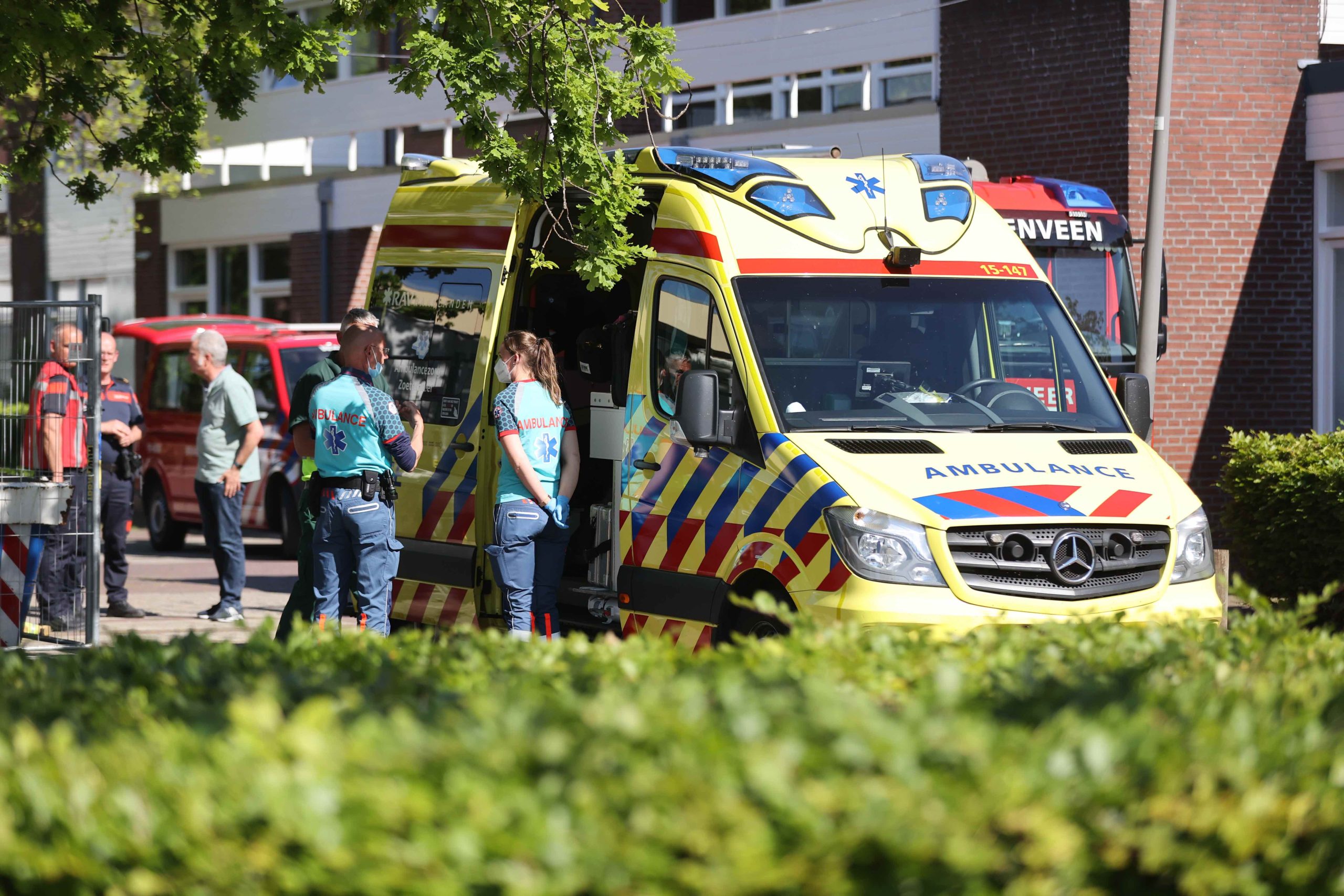 Brandweer rukt uit voor chloorlekkage in zwembad bij Ipse de Bruggen Brandweer rukt uit voor chloorlekkage in zwembad bij Ipse de Bruggen