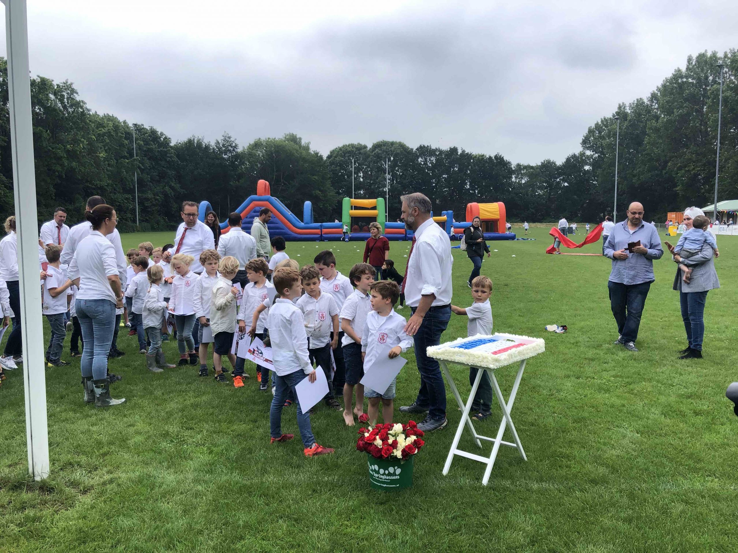[VIDEO] Voorburgse Rugbyclub sluit seizoen af met groot feest