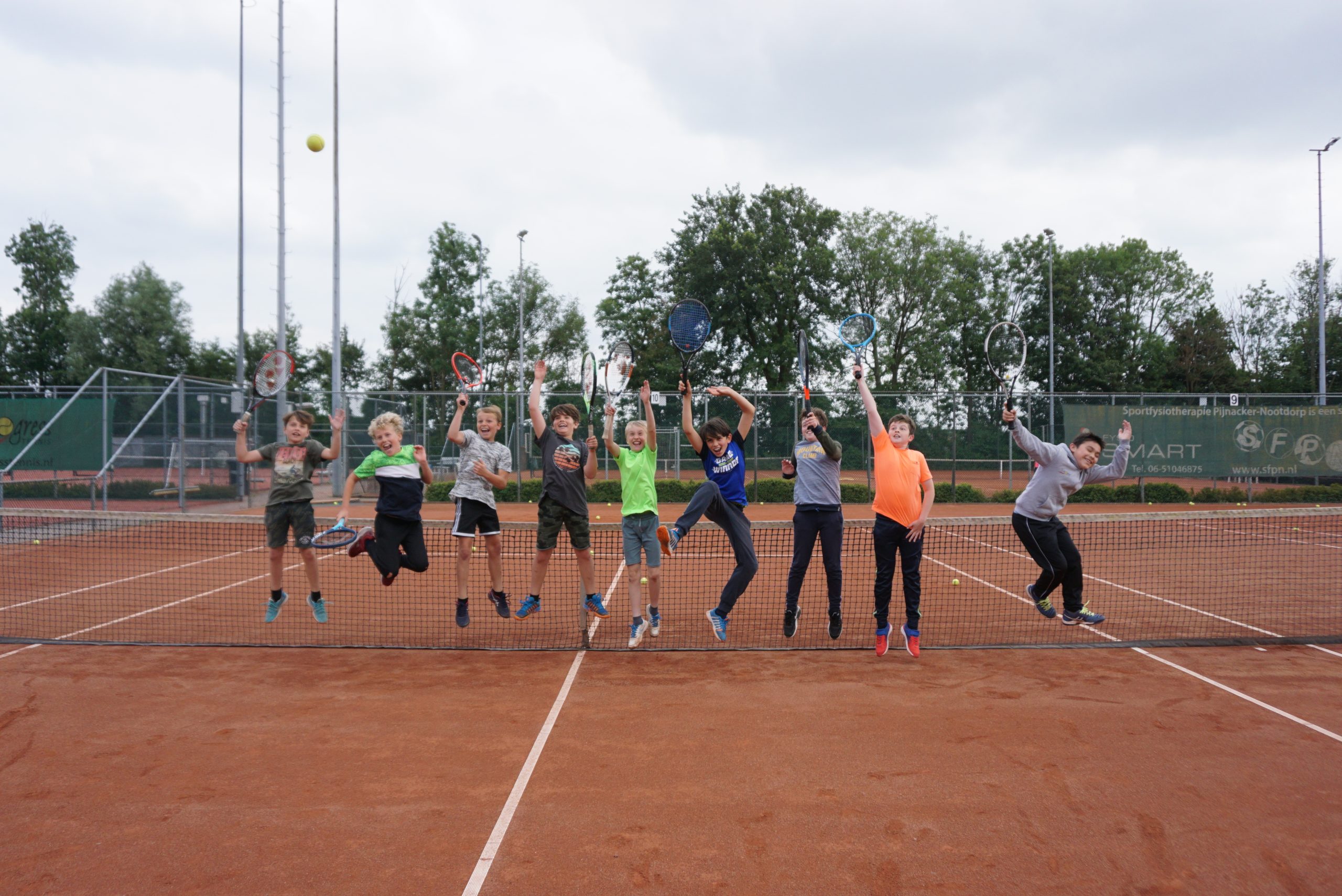 [VIDEO] Tennisvereniging Pijnacker organiseert zomerchallenge voor alle leeftijden