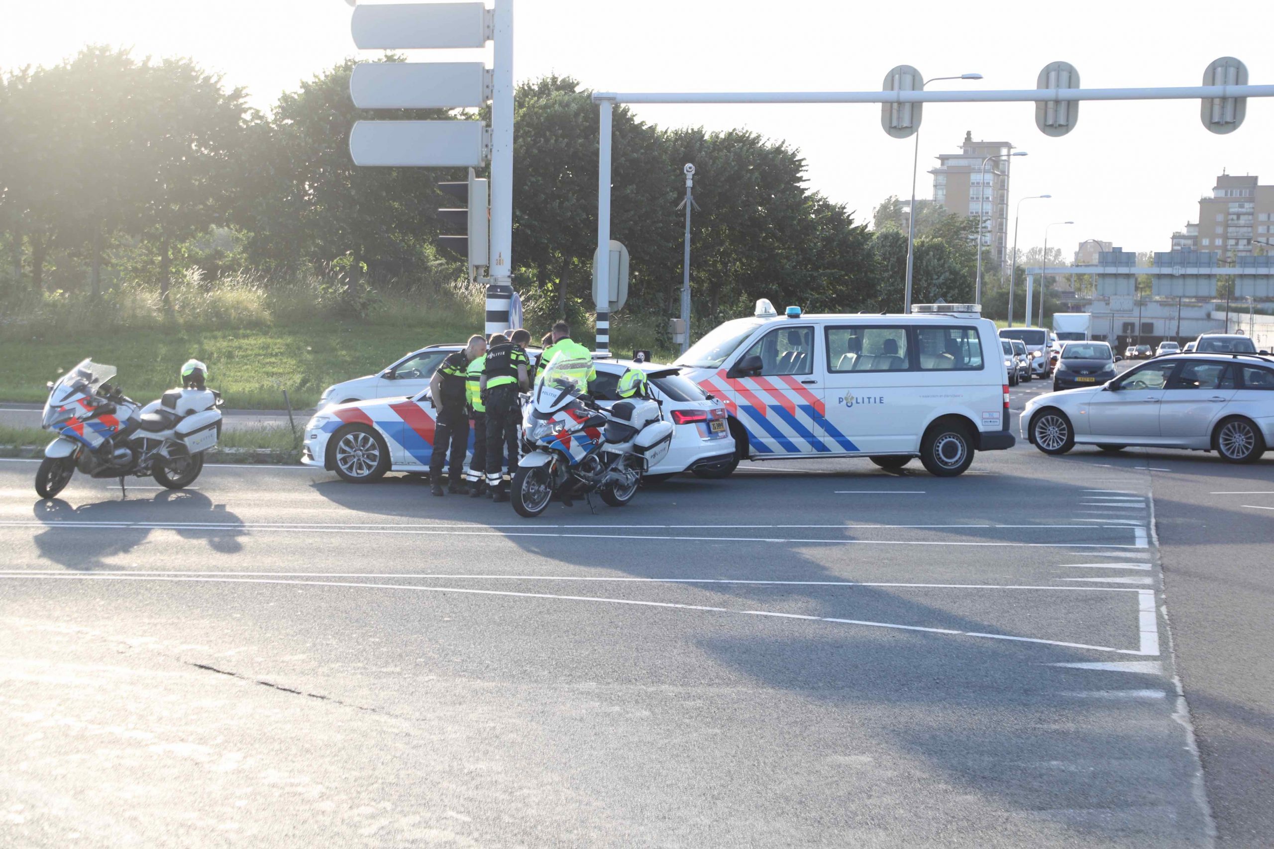 [UPDATE] Vermoedelijke schutter Peter R. de Vries overmeesterd op A4 bij Leidschendam