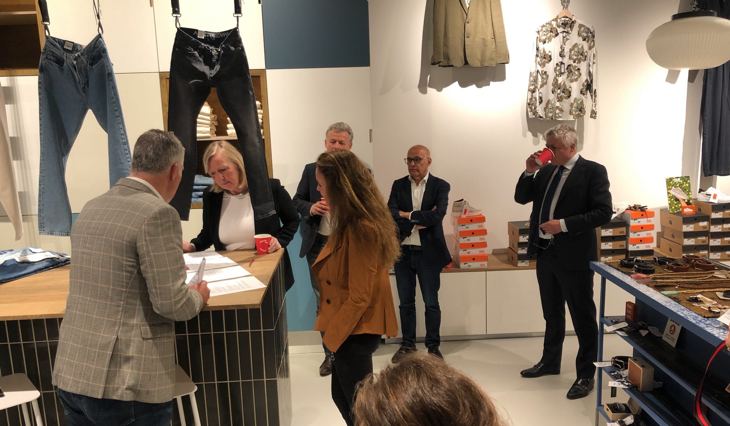 [VIDEO] Studenten leren alles over retail in de Blue School