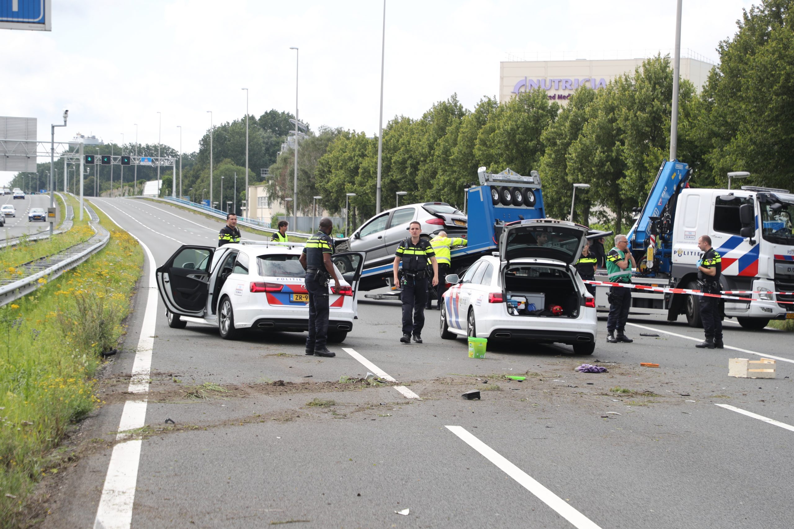 A12 richting Den Haag volledig afgesloten na achtervolging en crash