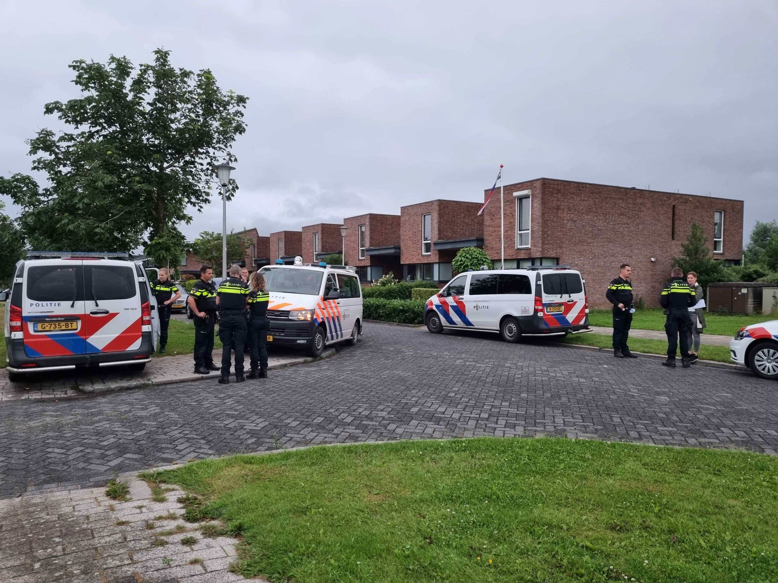 Poging straatroof loopt uit op vechtpartij met aanhoudingen Poging straatroof loopt uit op vechtpartij met aanhoudingen