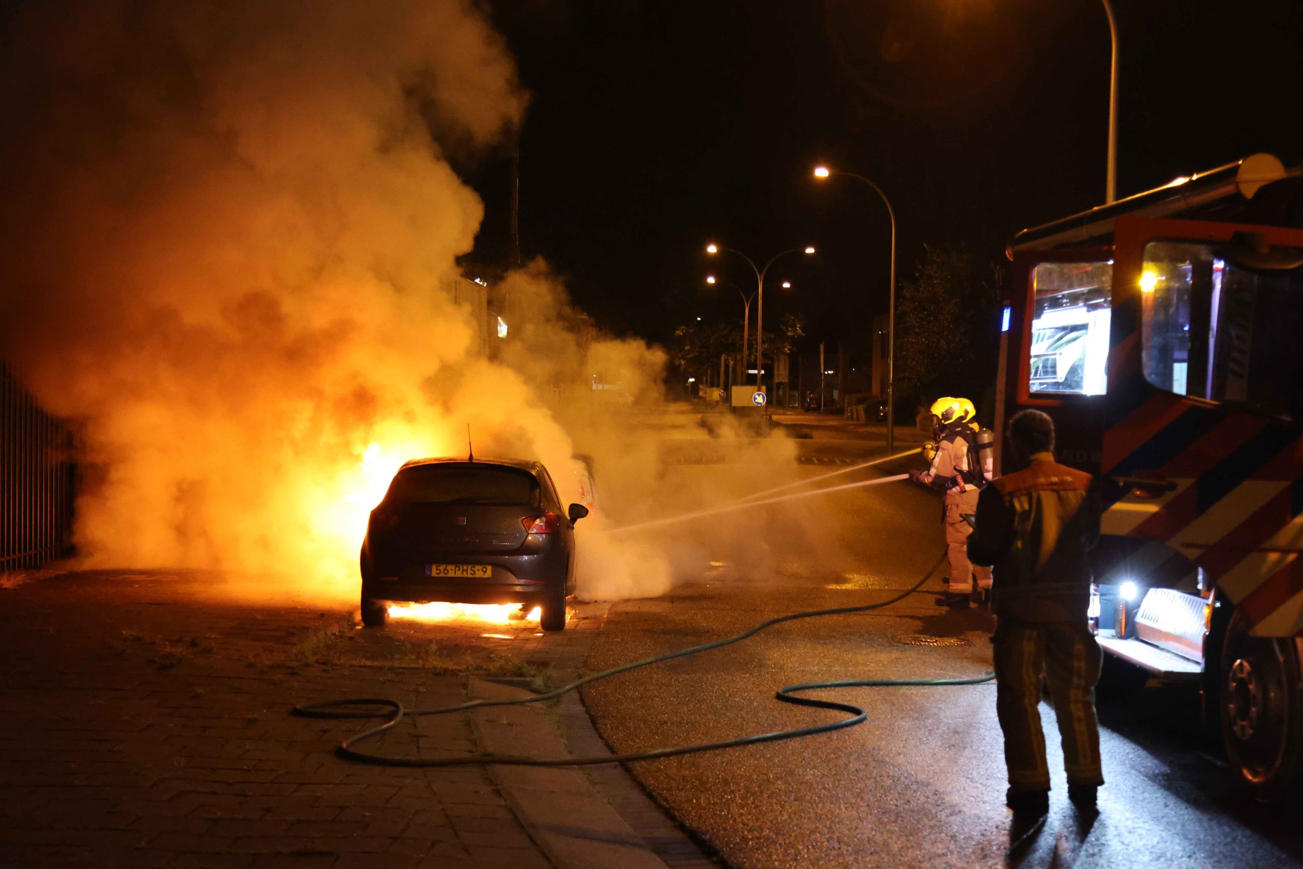 Auto’s zwaar beschadigd door brand Industrieweg Auto’s zwaar beschadigd door brand Industrieweg