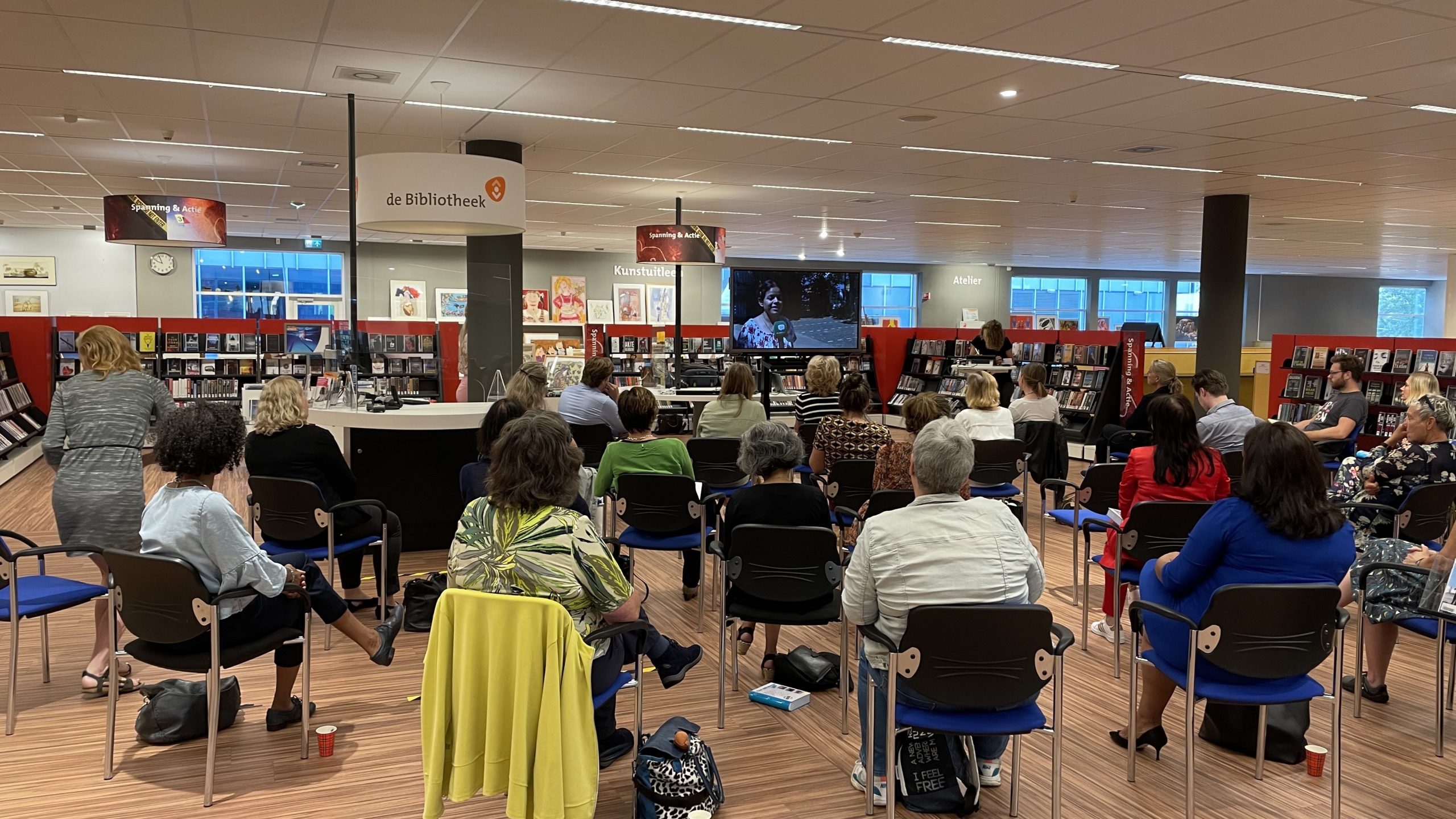 [VIDEO] Verschillende organisaties strijden samen tegen laaggeletterdheid