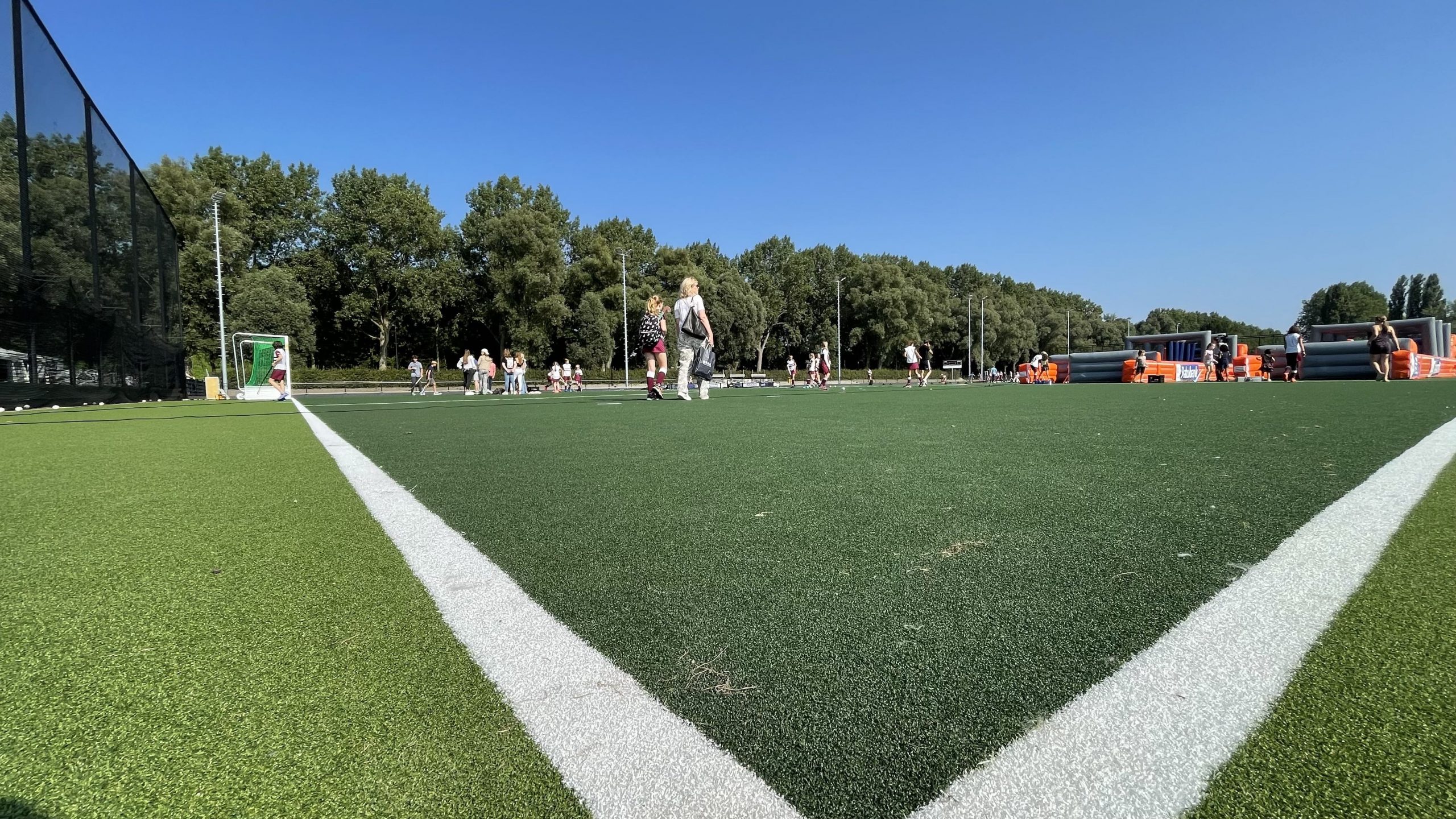 [VIDEO] Rijswijksche Hockeyclub opent eerste veld