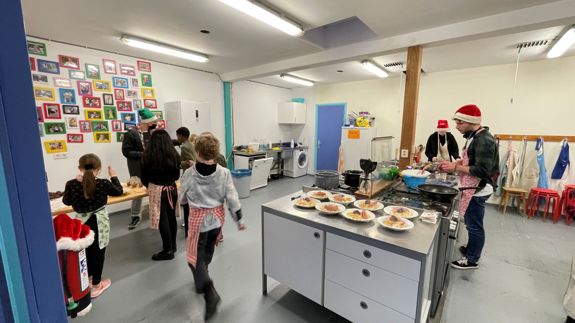 [VIDEO] Kinderen van Don Bosco gaan op pad om maaltijden uit te delen