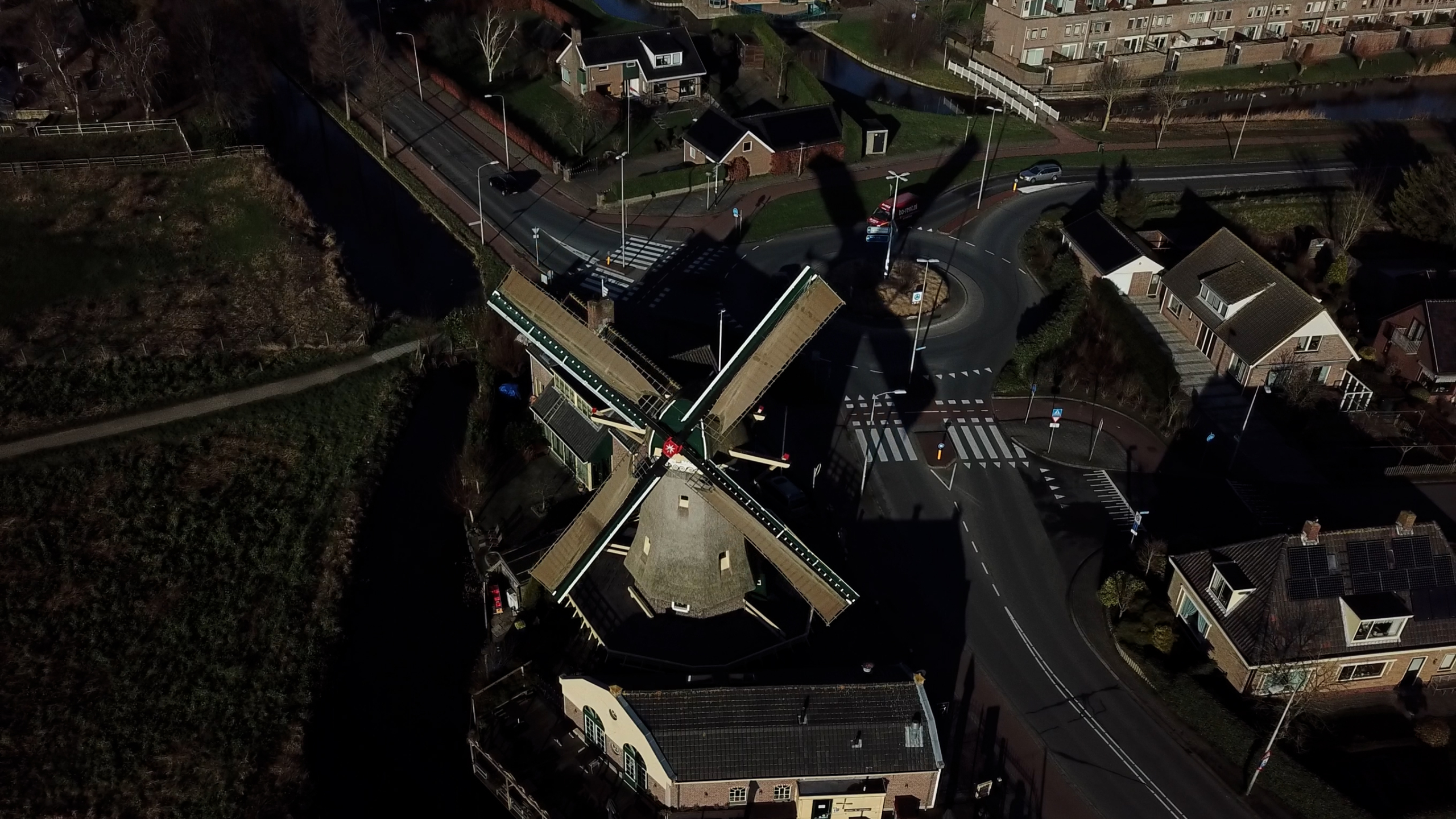 [VIDEO] Kijkje boven Nootdorpse landschap met een drone