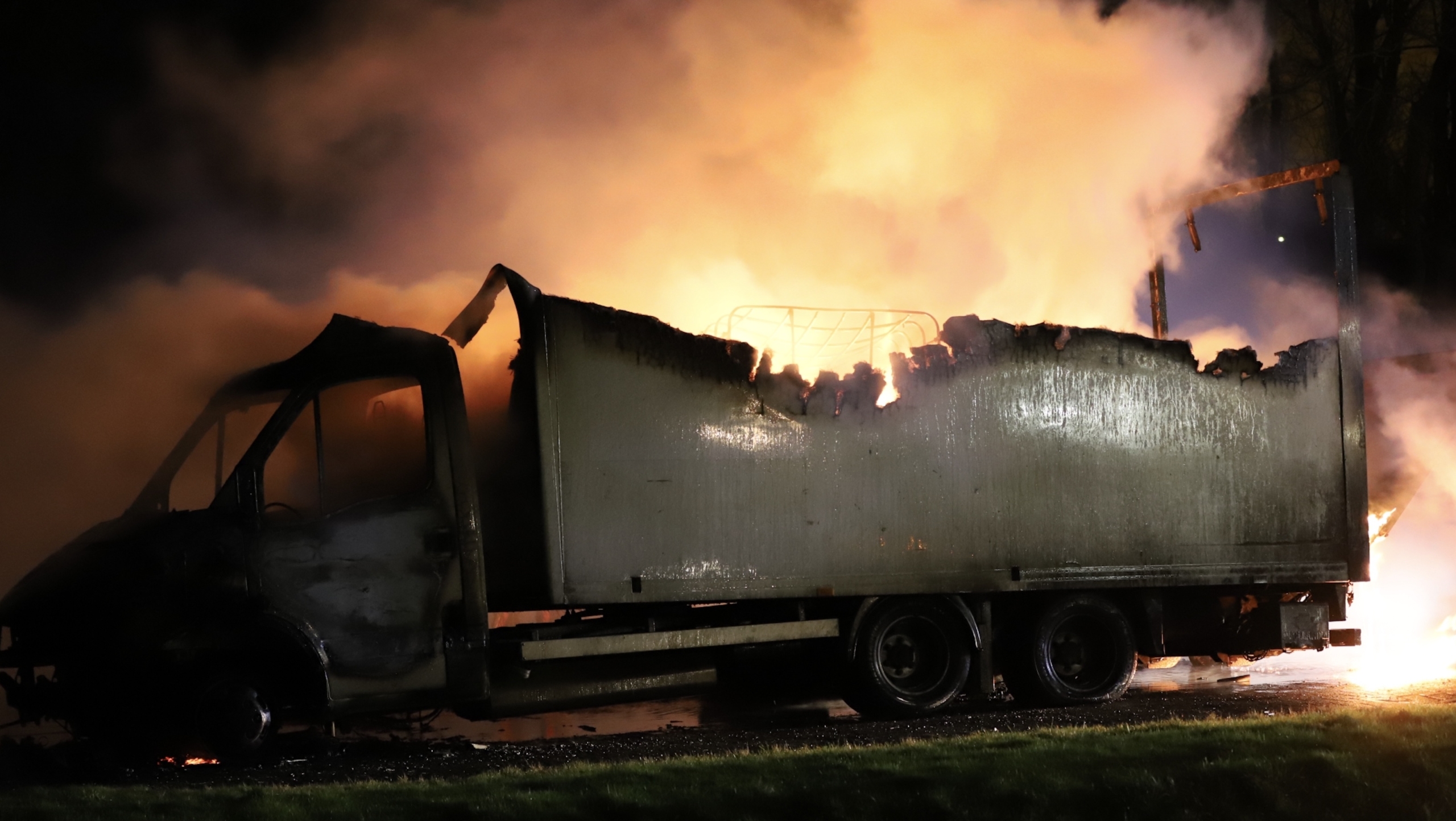 Vrachtwagen met drugsafval in brand bij Recreatiegebied Vlietland