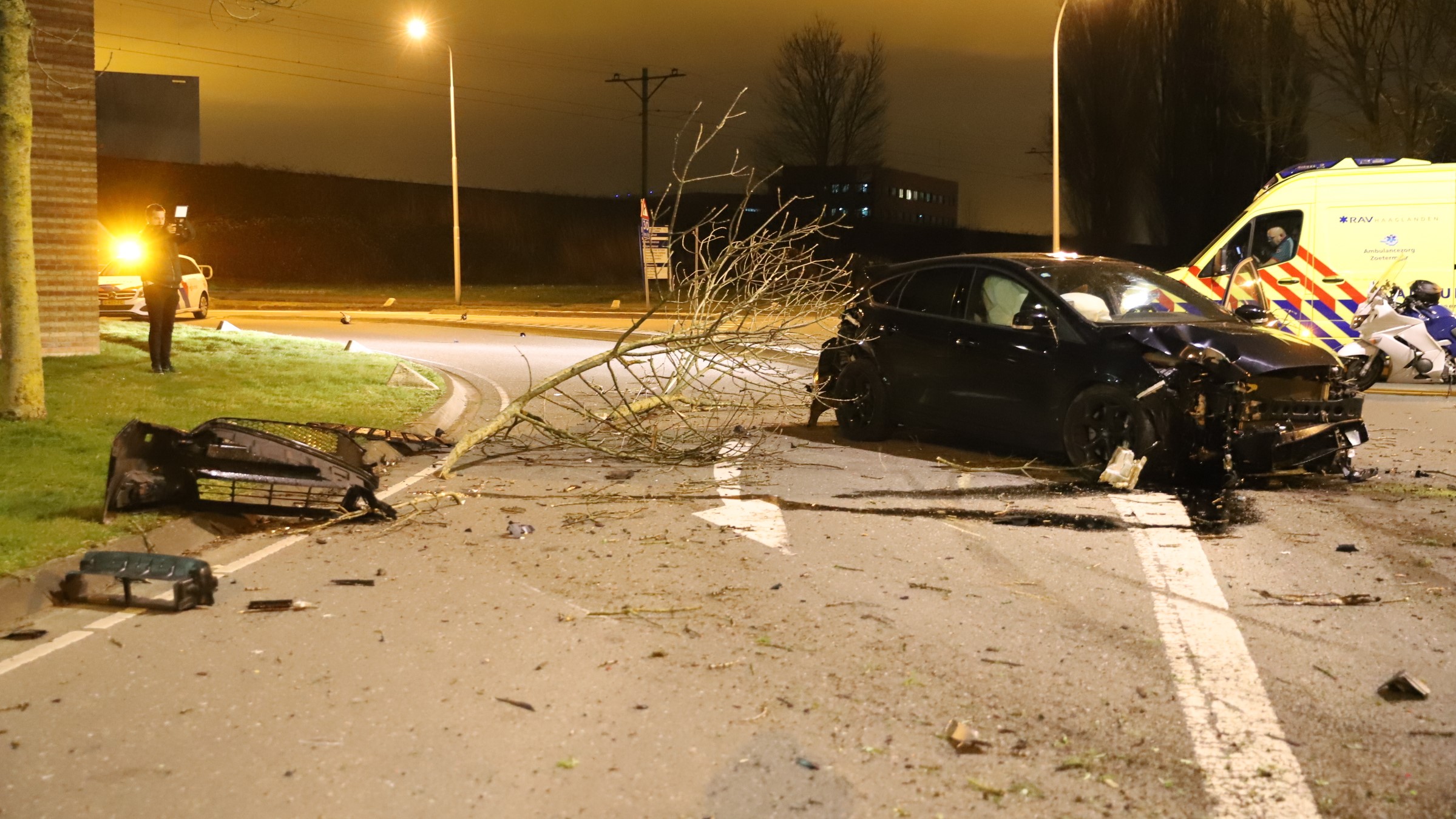 Bestuurder raakt van de weg in Nootdorp en raakt gewond