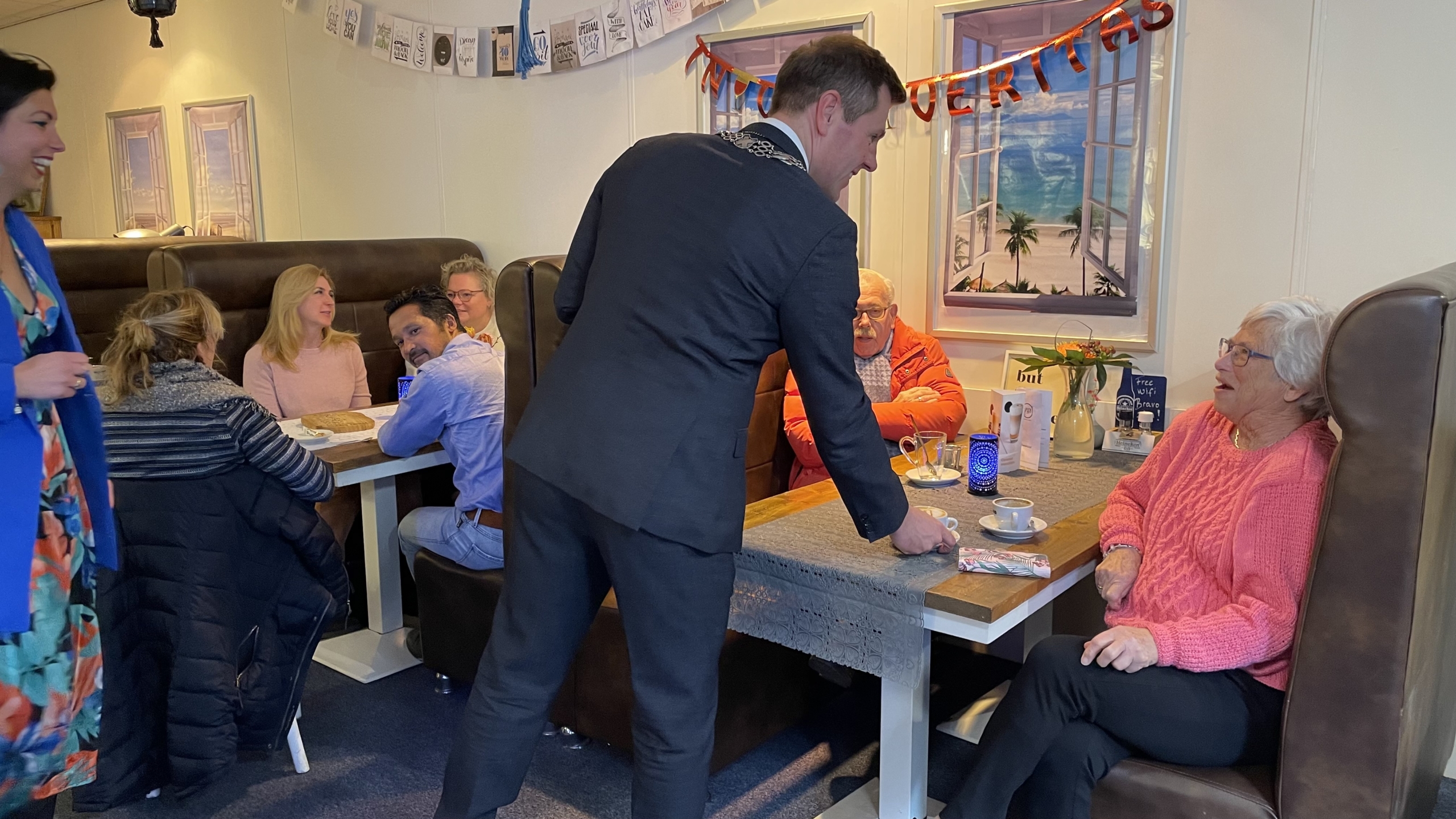 [VIDEO] Lunchroom Bravo opent nieuwe locatie met een kop koffie