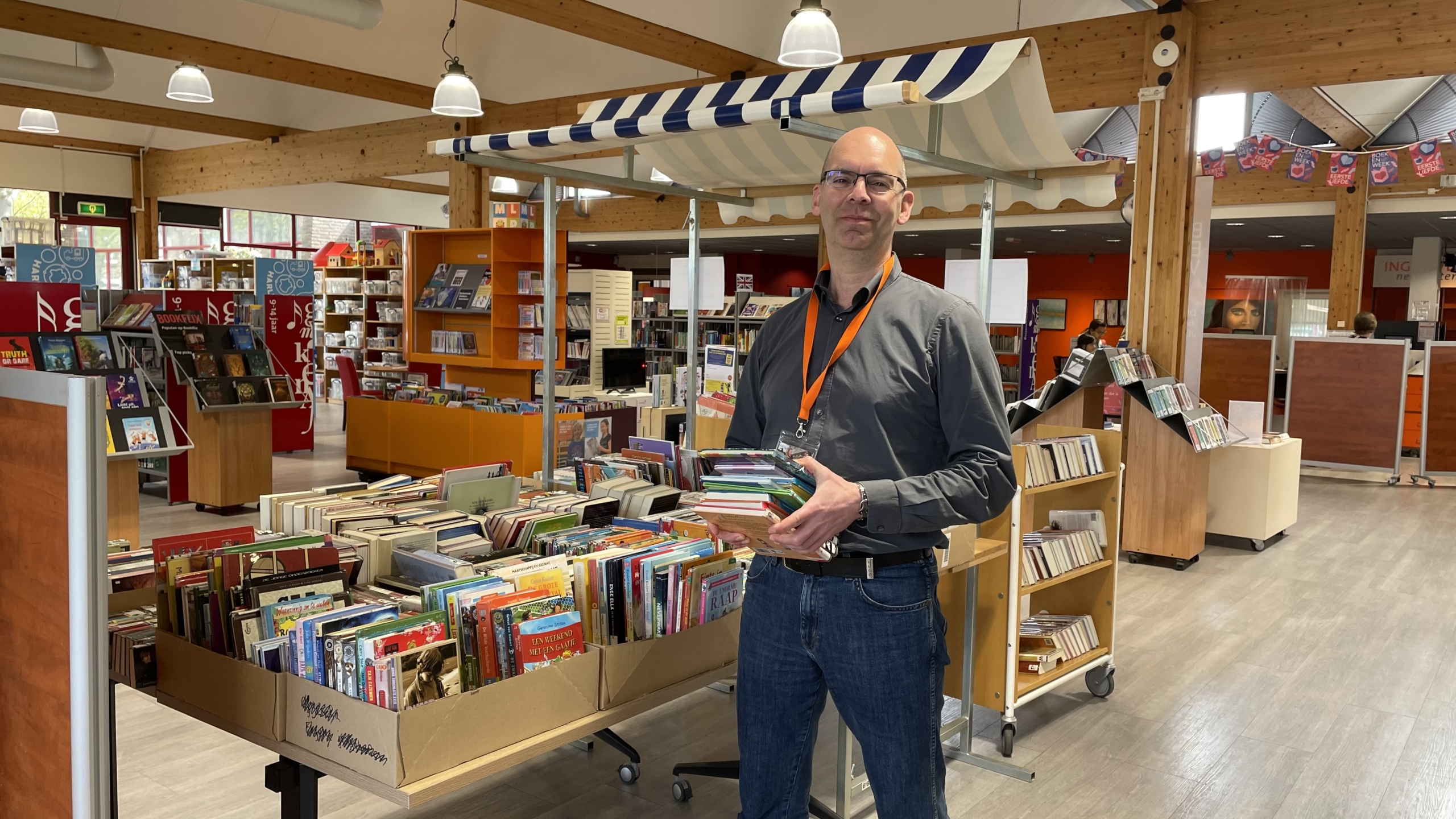 [VIDEO] Bibliotheek Oostland verkoopt boeken voor lage prijs