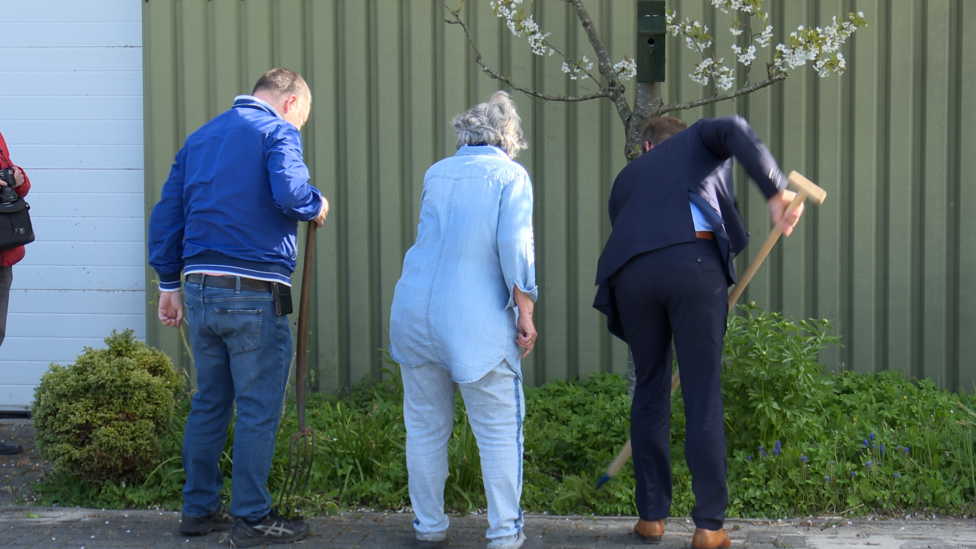 [VIDEO] Gemeente gaat langs bij Zorgboerderij BuitenGewoon om te tuinieren