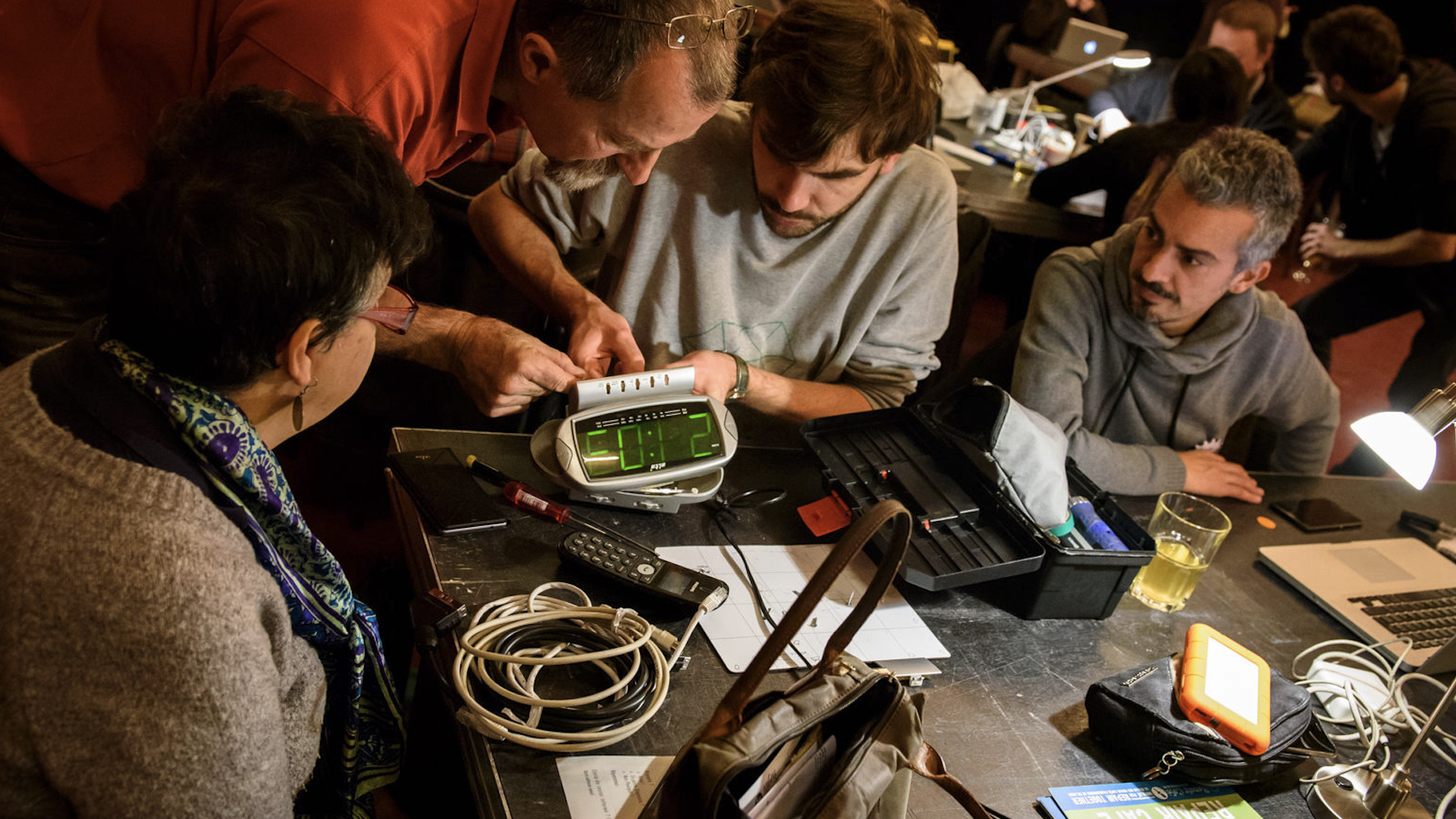 [VIDEO] Gezellige middag bij Repair Café Rijswijk