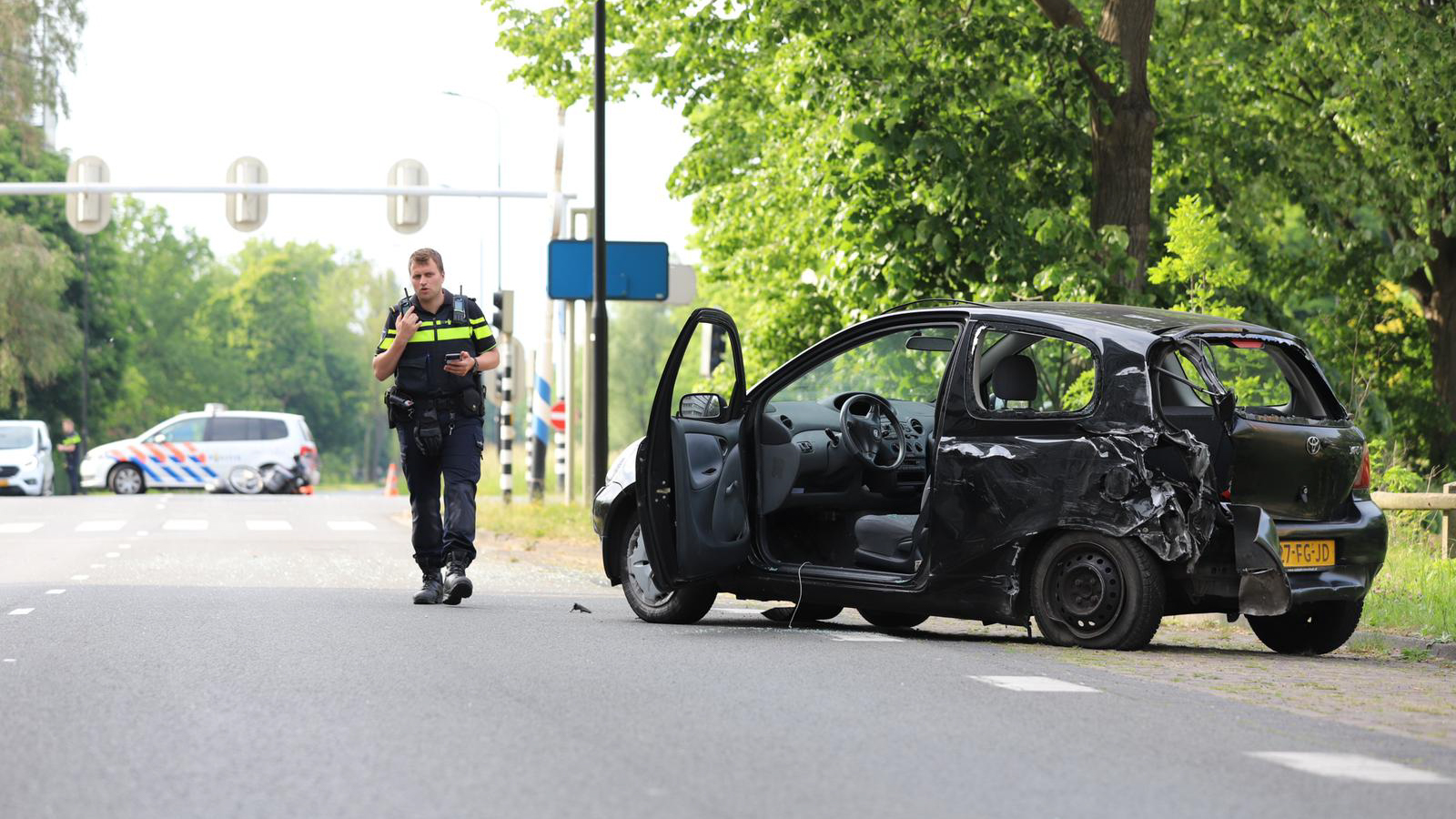 Automobilist vlucht na aanrijding op Prinses Beatrixlaan